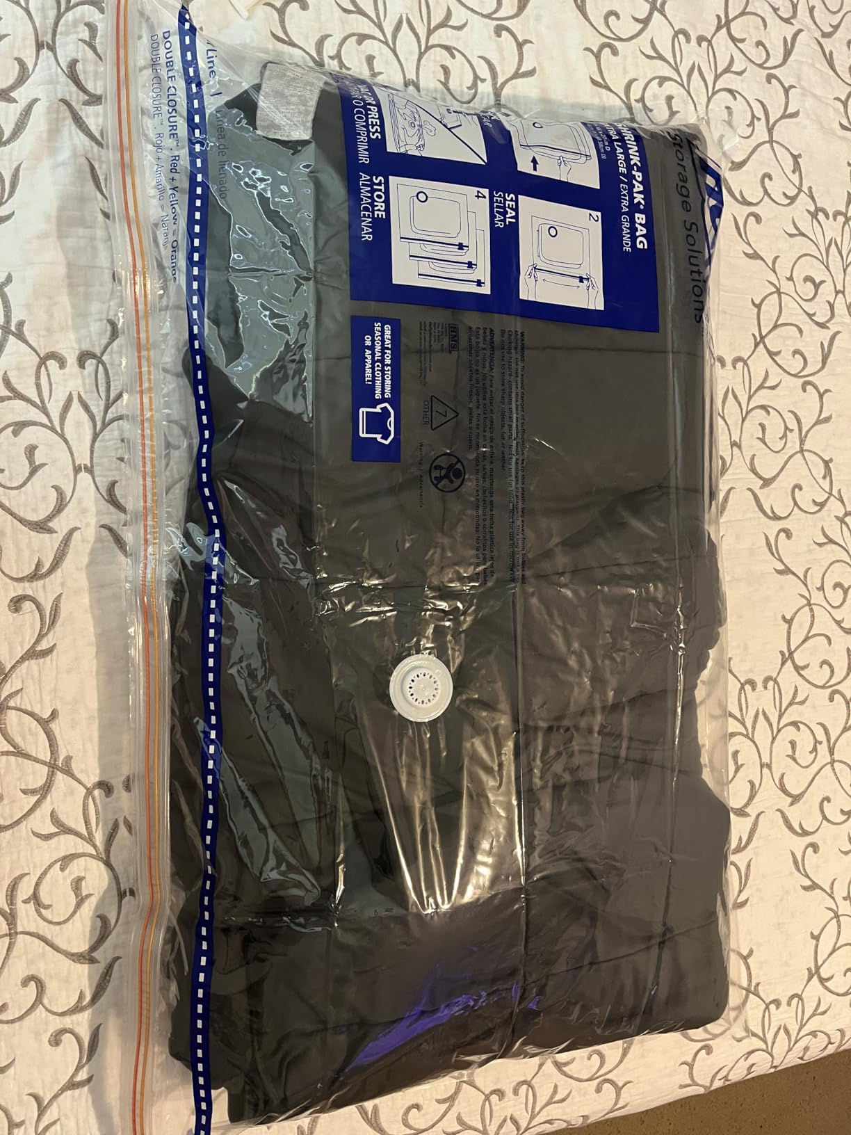 Hefty Shrink-Pak Vacuum Storage Bags - Space Saver for Under Bed Storage, Clothing and Comforters, Odor Resistant, 3X More Storage Space - 3 Large, 3 XL Bags customer photo 1