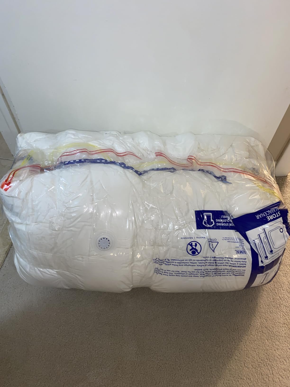 Hefty Shrink-Pak Vacuum Storage Bags - Space Saver for Under Bed Storage, Clothing and Comforters, Odor Resistant, 3X More Storage Space - 3 Large, 3 XL Bags customer photo 2