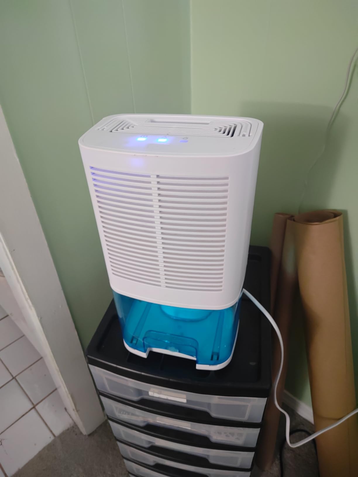 Dehumidifier 68oz(2000ml) Small Dehumidifier with Drain Hose for Up to 650 sq.ft Ultra Quiet Mini Portable Air for Home Basements Bathroom Bedroom Closet Kitchen RV customer photo 2