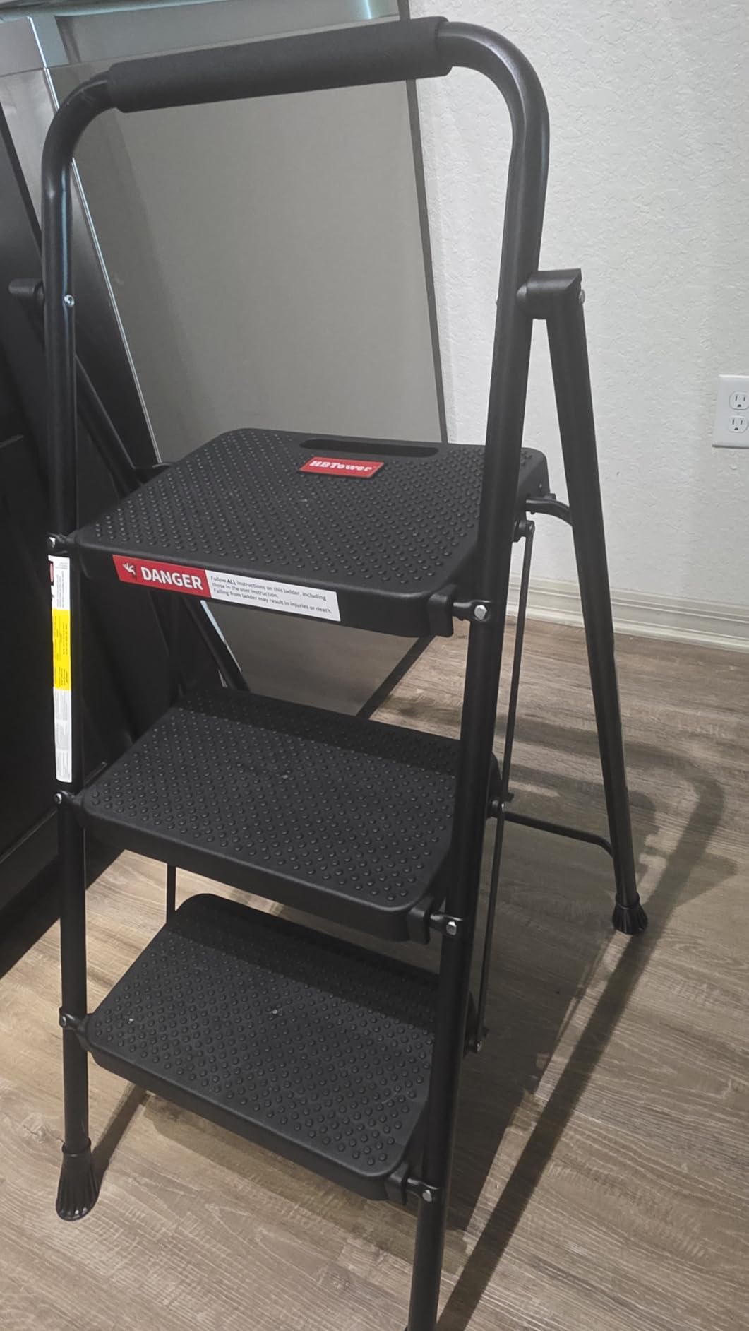 HBTower Step Ladder, Folding Step Stool with Wide Anti-Slip Pedal customer photo 2