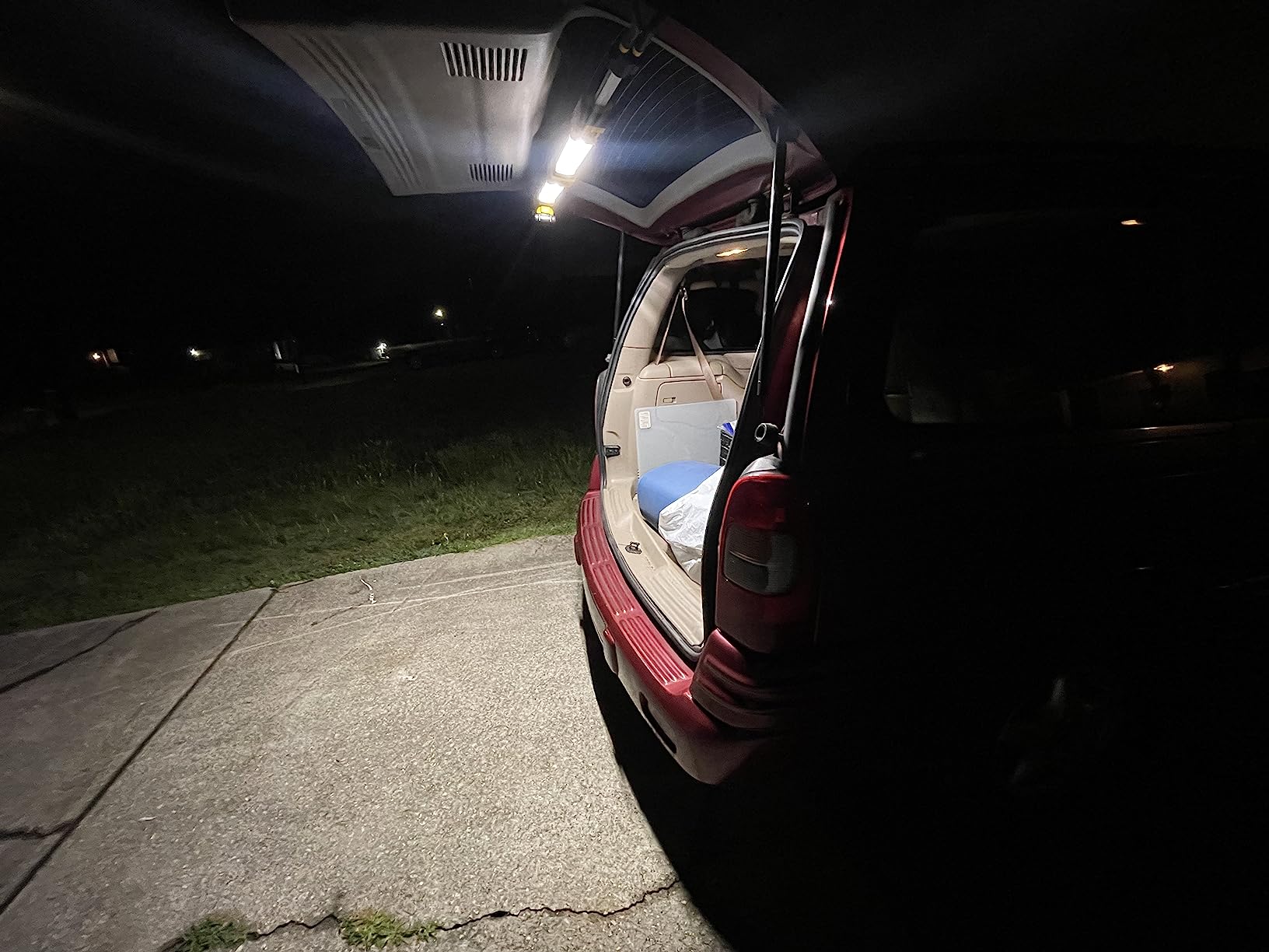 DEWALT 12V/20V MAX Cordless Hood Light, Mechanic Work Light, LED, Bare Tool Only (DCL045B) customer photo 1