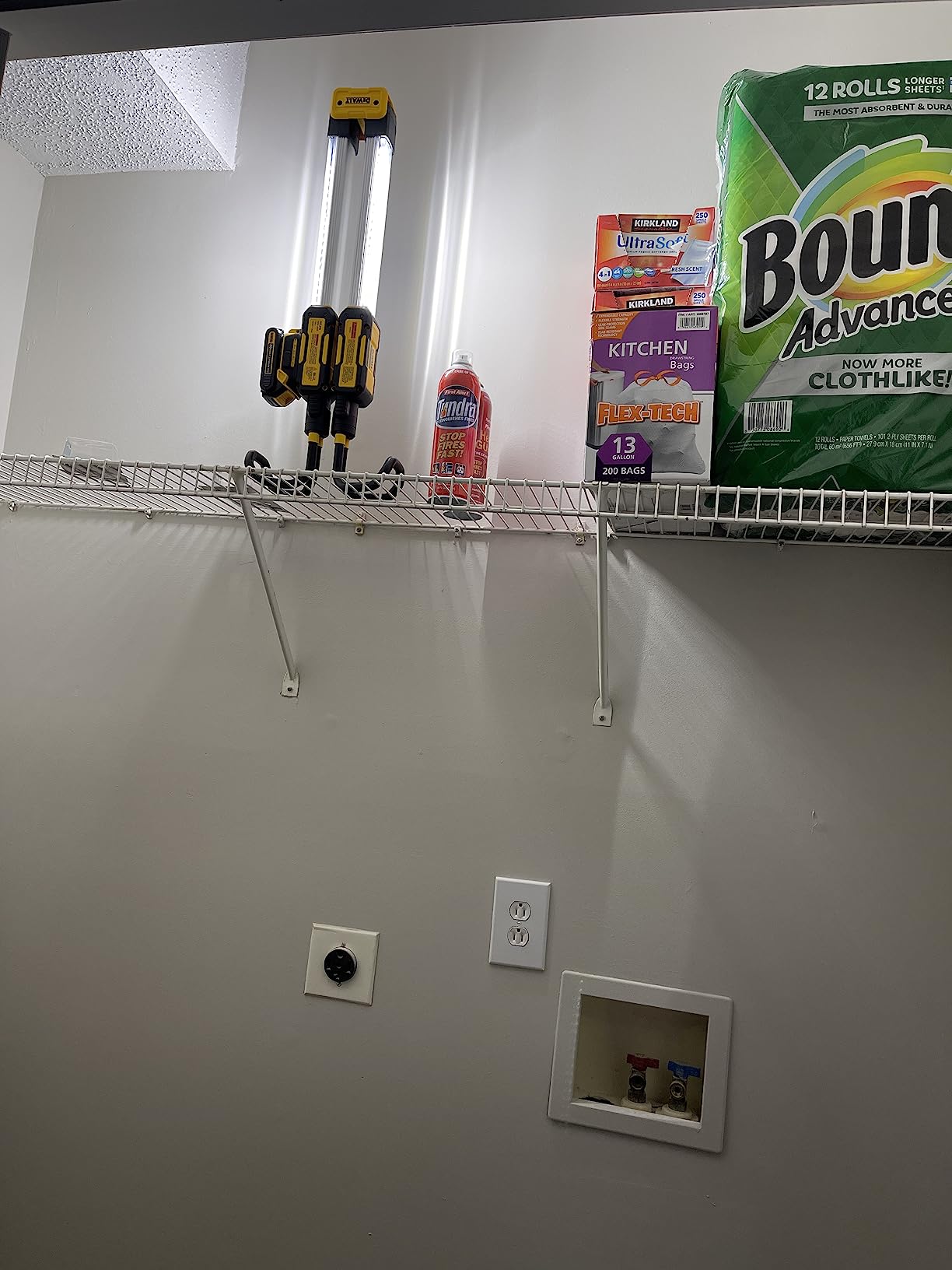 DEWALT 12V/20V MAX Cordless Hood Light, Mechanic Work Light, LED, Bare Tool Only (DCL045B) customer photo 2