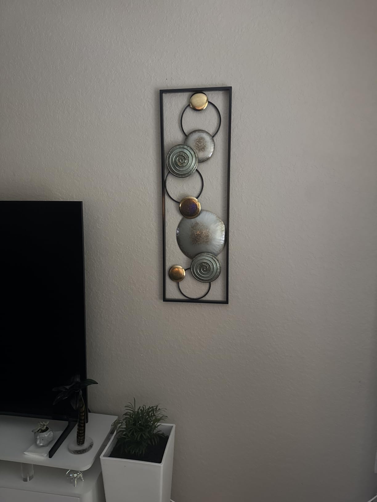 LuxenHome Metal Wall Decor, 36