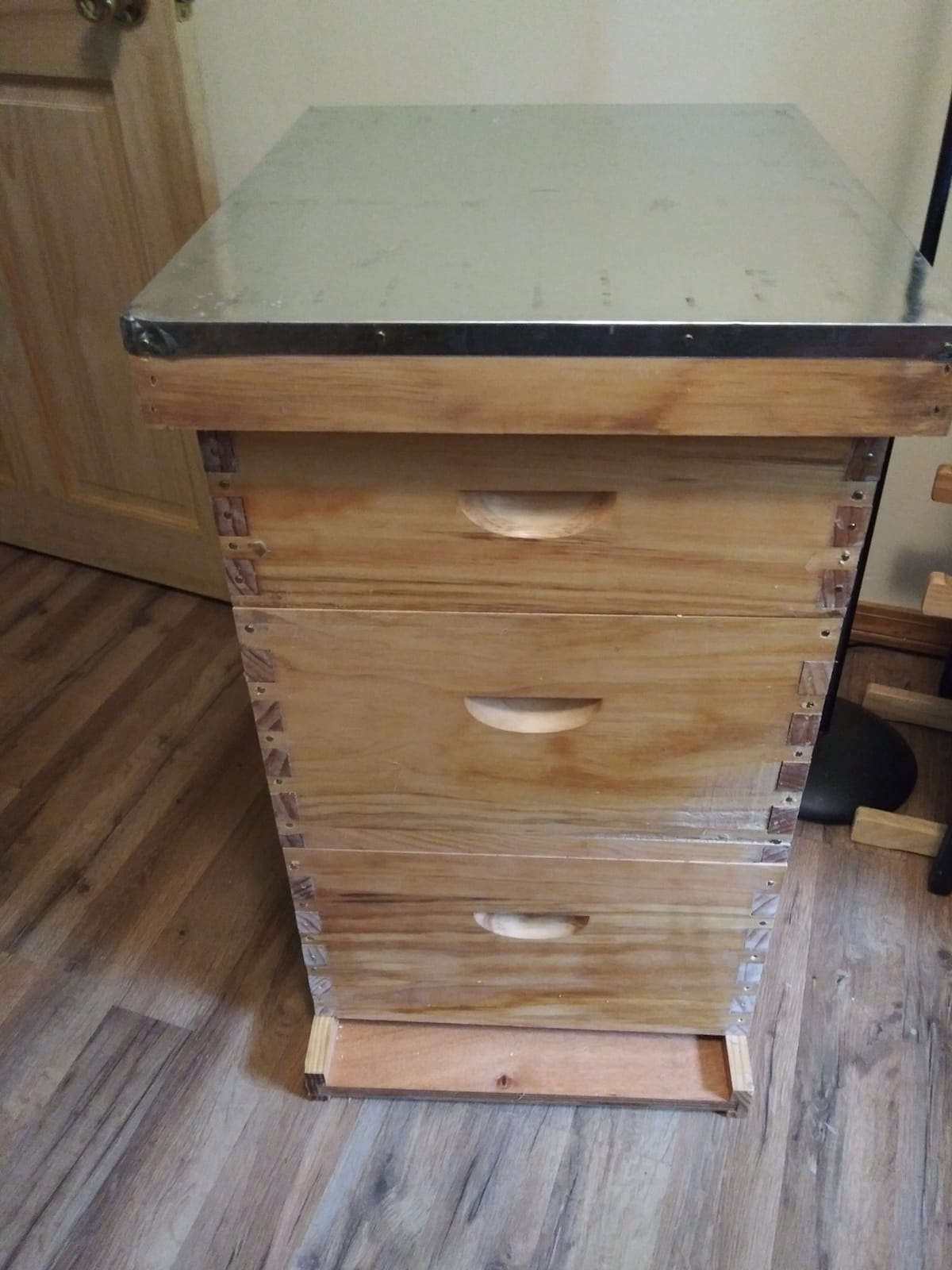 Honey Lake 10 Frame Bee Hives Boxes Starter Kit and Bee Keeping Supplies-All Beginners Kit, Bee Hive Kit with Beekeeping Tool Kit Includes Bee Smoker Beekeeper Veil Hat customer photo 2