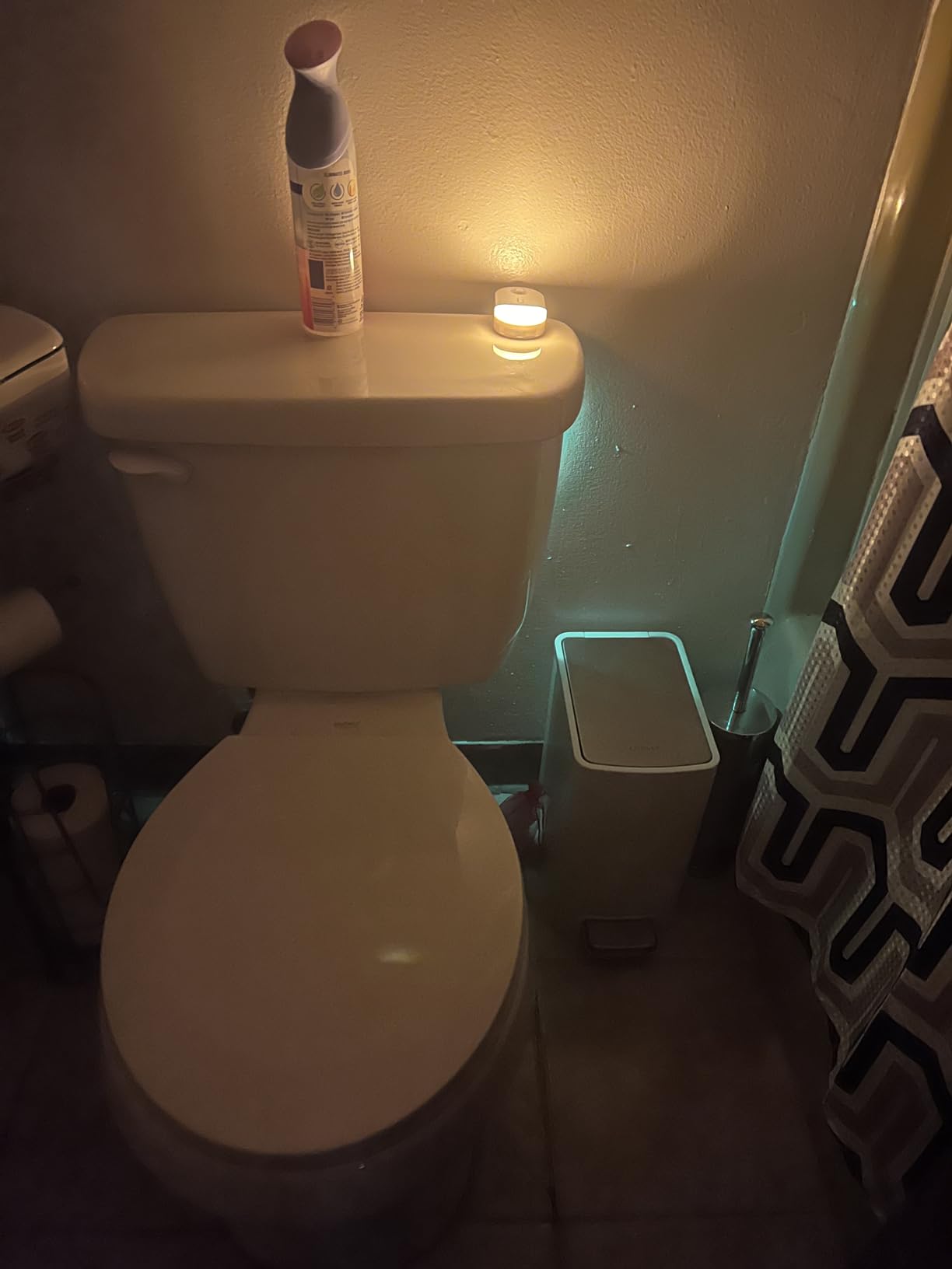 Amazon Basics Color Changing LED Toilet Bowl Motion Sensor Light, Battery Operated, Auto-off After 60 Seconds, 15 ft Detection Range, 2 Pack, White customer photo 2