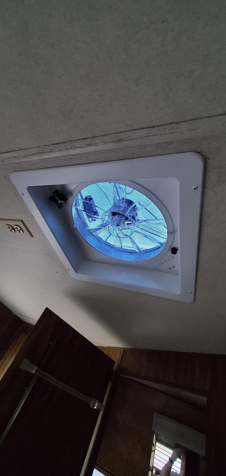 RV Roof Vent Fan 6-Speed-Reversible, 14