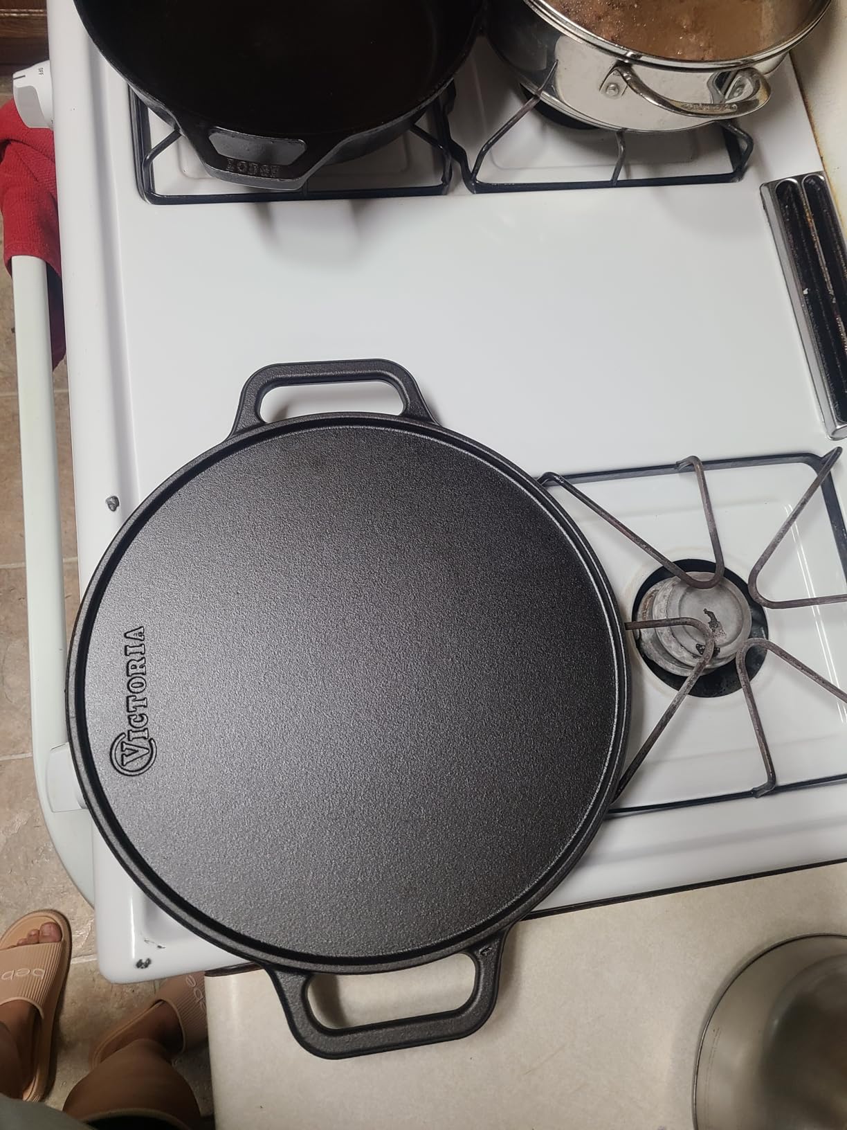 Victoria Round Cast Iron Grill. Double Burner Griddle, with Removable Coil Handles Seasoned with 100% KoBibir Certified Non-GMO Flaxseed Oil, 12.5 Inch, Black customer photo 1
