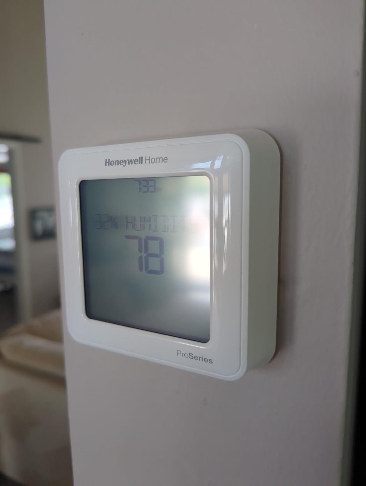 Honeywell Home TH6320ZW2007/U Z-Wave T6 Pro Programmable Touchscreen Thermostat with SmartStart customer photo 1