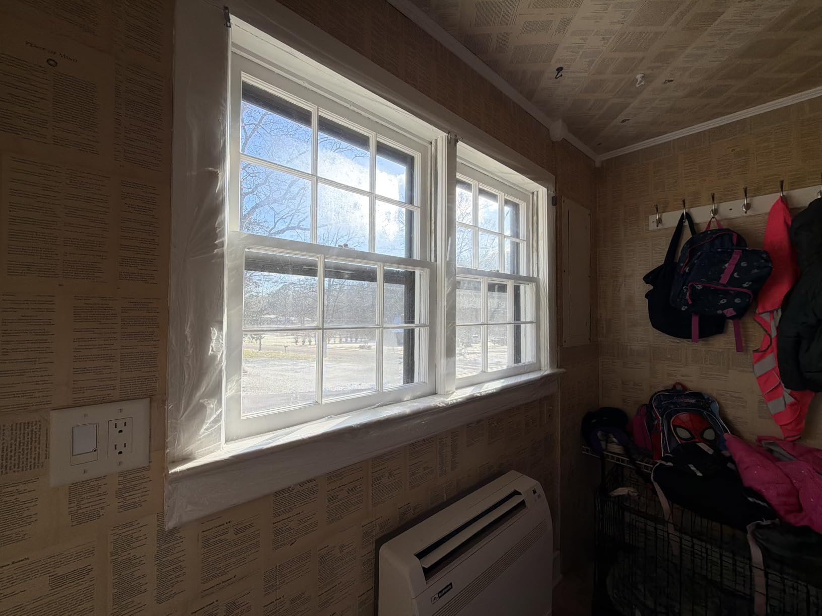 Duck Brand Winter Window Insulation Kit - Window Seal Rolled Shrink Film Covers Up to 15 3x5 Windows customer photo 1