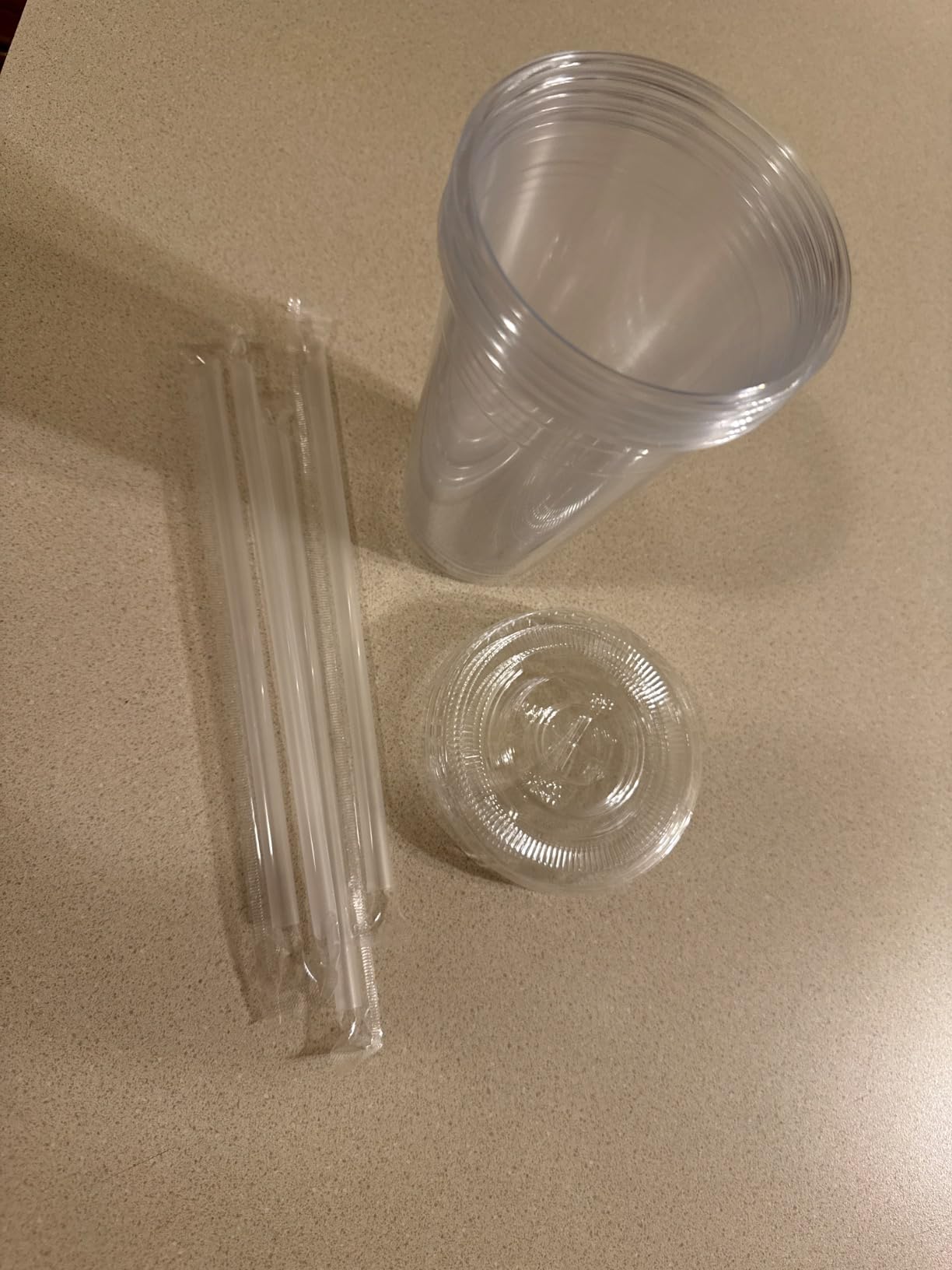 VITEVER [100 Sets - 20oz] Clear Plastic Cups with Lids and Straws, Disposable Cups for Iced Coffee, Smoothie, Milkshake, Cold Drinks customer photo 1
