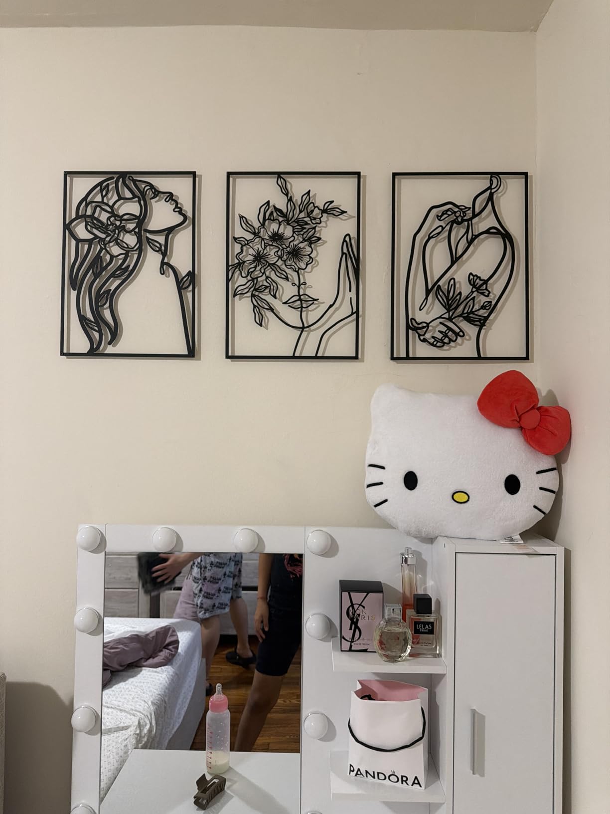 AGIOTA 3 Pcs Gold Metal Wall Decor, Minimalist Floral Women Line Drawing Wall Art, Elegant Abstract Lady Silhouette Metal Wall Hanging for Home Bedroom Living Room customer photo 1