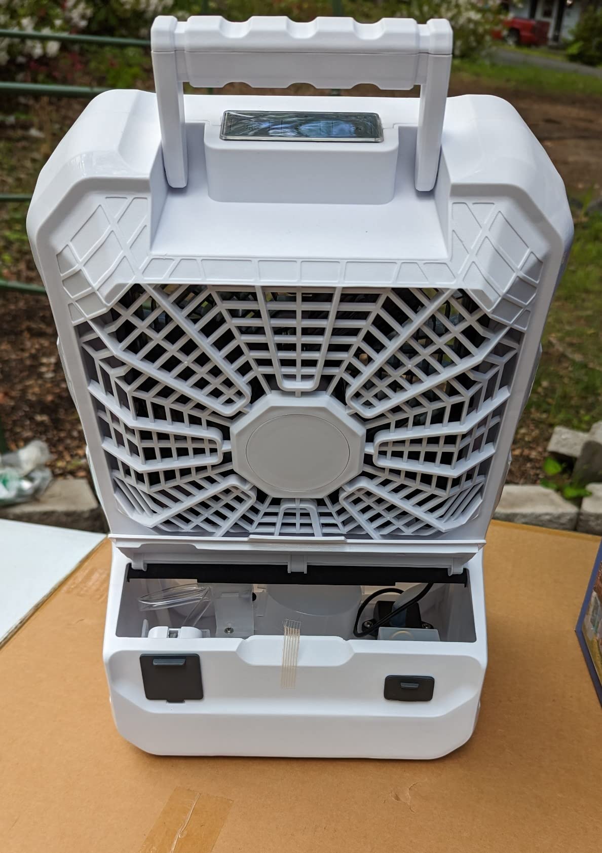 Arctic Air Outdoor Evaporative Cooler, Portable & Ultra-Quiet Air Cooler with 4 Fan Speeds, USB Rechargeable, 6-Hour Battery Life, Great for the Beach, Pool, Deck, Garden & More,White customer photo 1