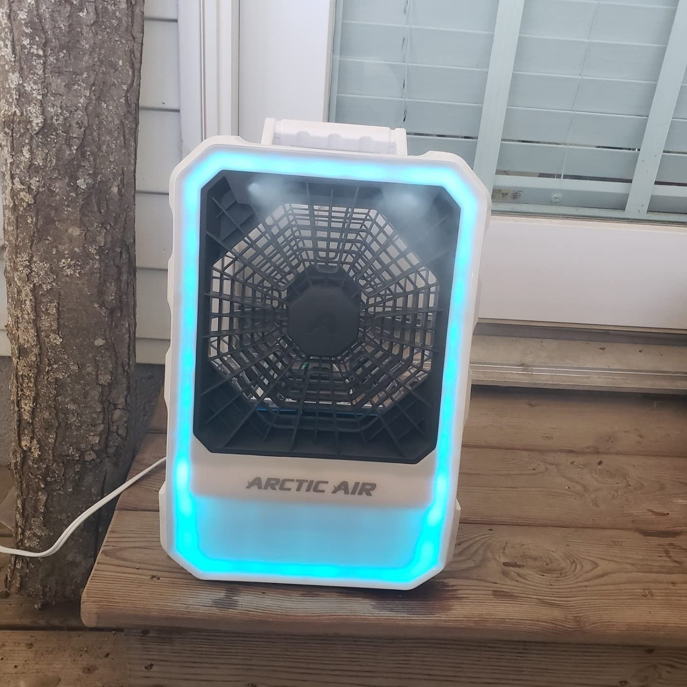 Arctic Air Outdoor Evaporative Cooler, Portable & Ultra-Quiet Air Cooler with 4 Fan Speeds, USB Rechargeable, 6-Hour Battery Life, Great for the Beach, Pool, Deck, Garden & More,White customer photo 2