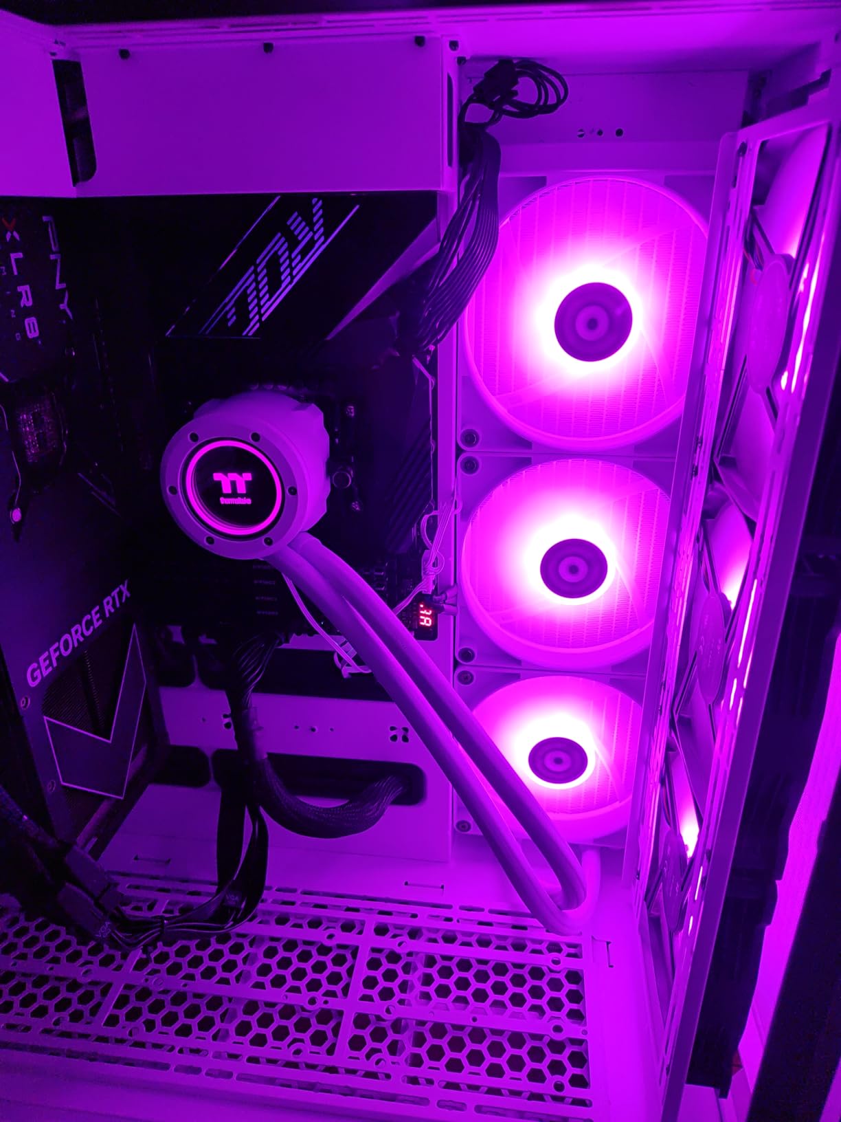 Thermaltake TH240 ARGB Sync V2 CPU Liquid Cooler/AlO Liquid Cooling/Fan 120mm*2/PWM 500~2000 RPM/Mirror Waterblock/MB ARGB Sync Control, CL-W361-PL12SW-A , Black customer photo 1