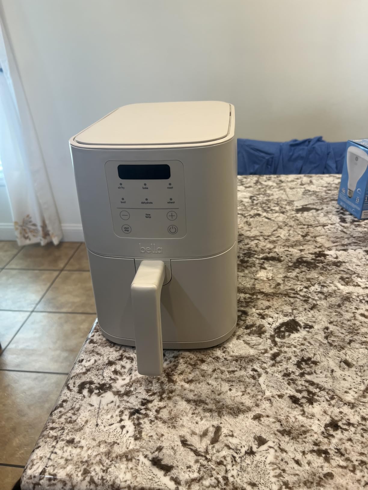 bella Fits-anywhere™ Slim 4qt Air Fryer, Non-Toxic Coating, Oatmilk customer photo 2