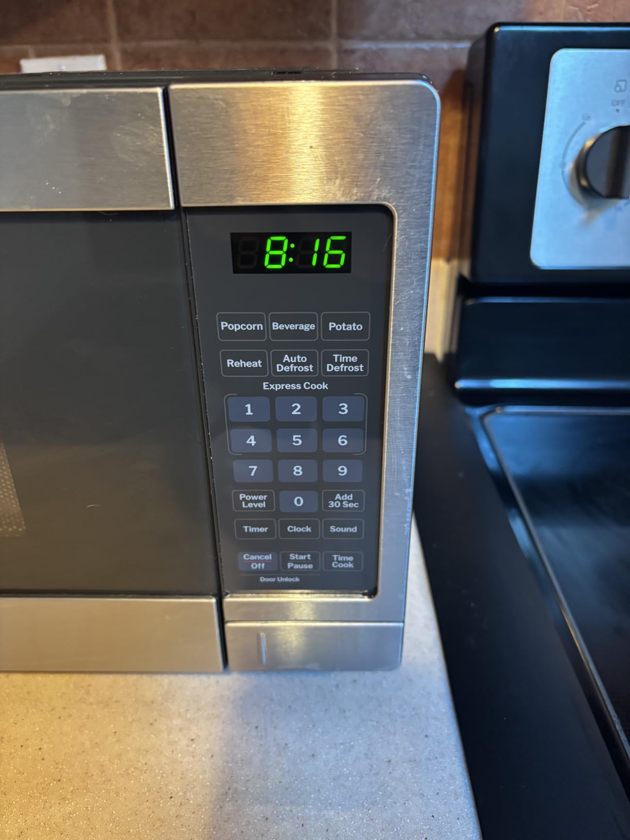 GE Countertop Microwave Oven, 700 Watt, 0.7 Cu. Ft., White, GCST07N1WWW customer photo 1