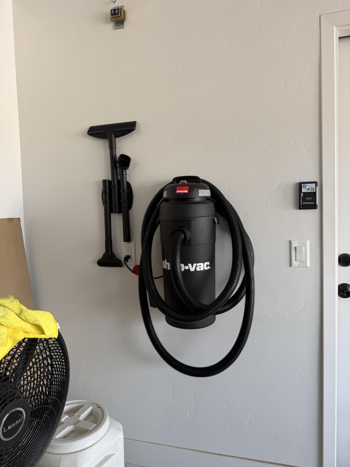 Shop-Vac 9522205 5 Gallon 5.5 Peak HP Hangup Wet/Dry Vacuum, Wall Mount customer photo 1