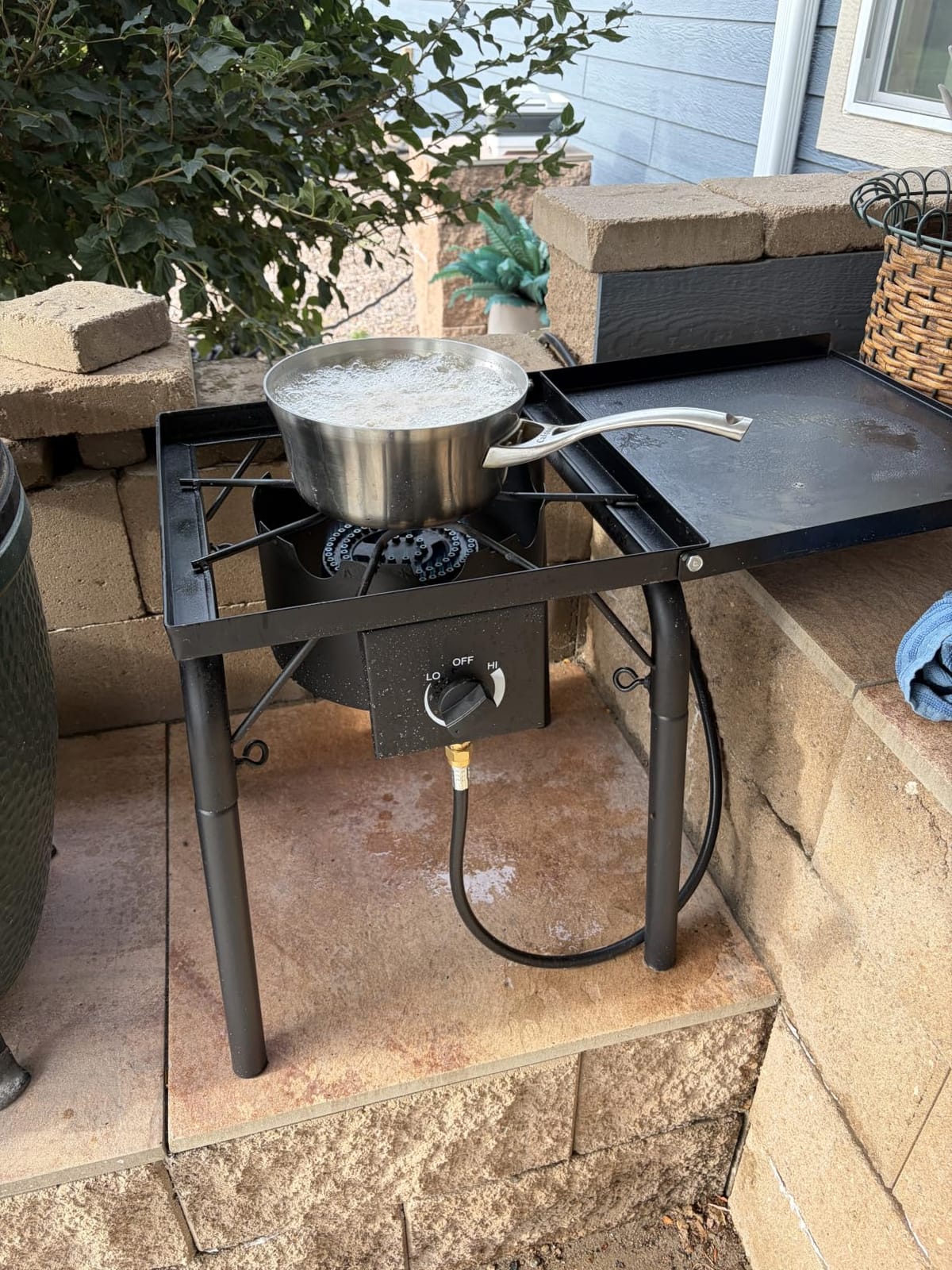 ROVSUN Single Burner Gas Stove with Side Shelf, 100,000BTU Portable Propane Stove with Removable Leg & Regulator for Camping Home Backyard Outdoor Cooking Brewing Canning Turkey Frying customer photo 2