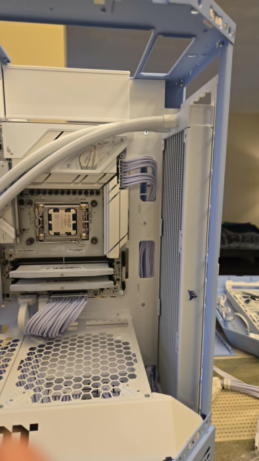 CORSAIR Nautilus 240 RS ARGB Liquid CPU Cooler – 240mm AIO – Low-Noise – Direct Motherboard Connection – Daisy-Chain – Intel LGA 1851/1700, AMD AM5/AM4 – 2X RS120 ARGB Fans Included – White customer photo 1