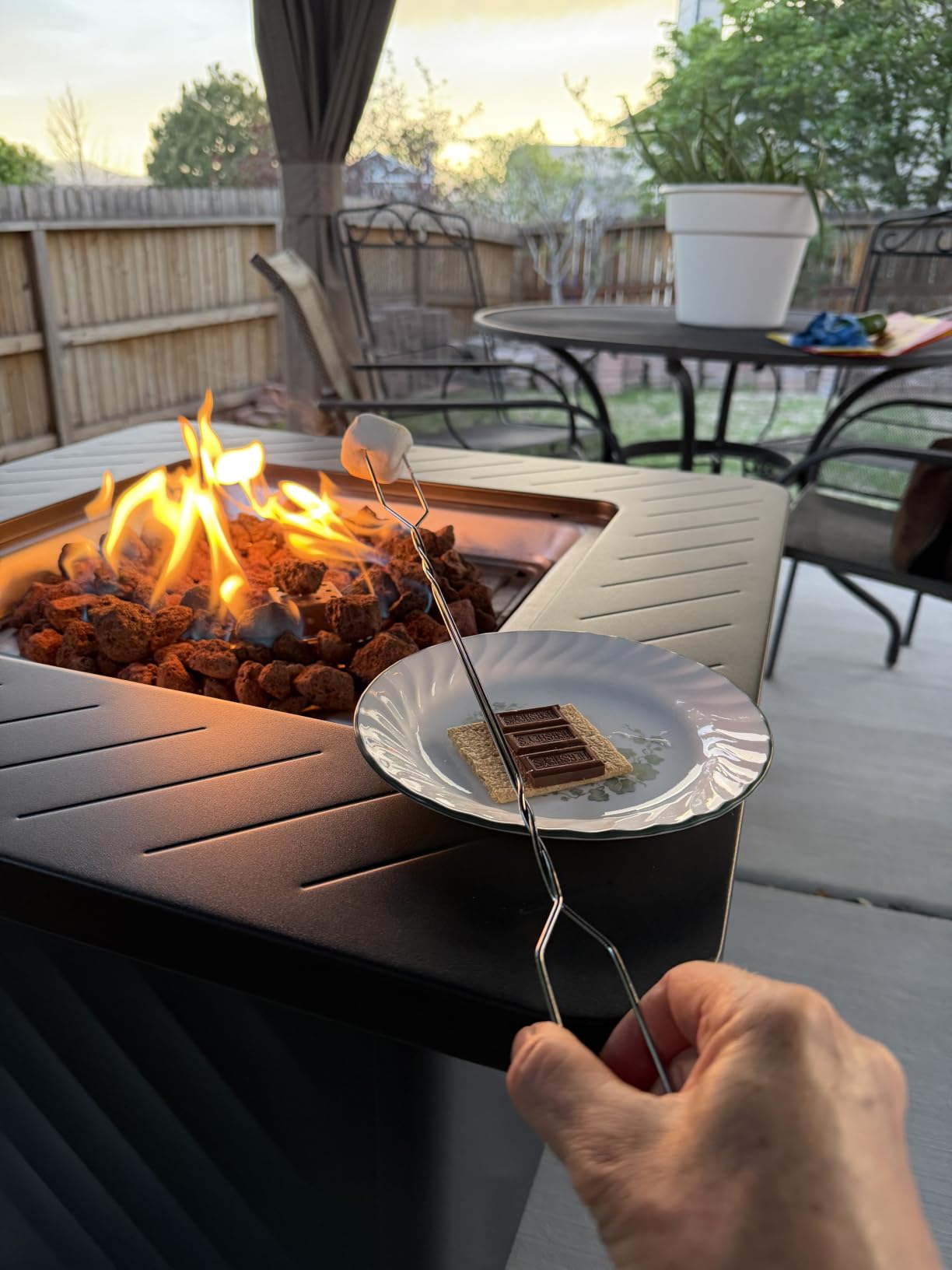 East Oak 28” Outdoor Propane Fire Pit Table | 52,000 BTU Gas Fire Pit for 2-4 People with Space-Saving Hock Lid, Mesh Pocket & Lava Rocks | CSA Certified Safe for Patio, Deck, Backyard, Brown customer photo 1