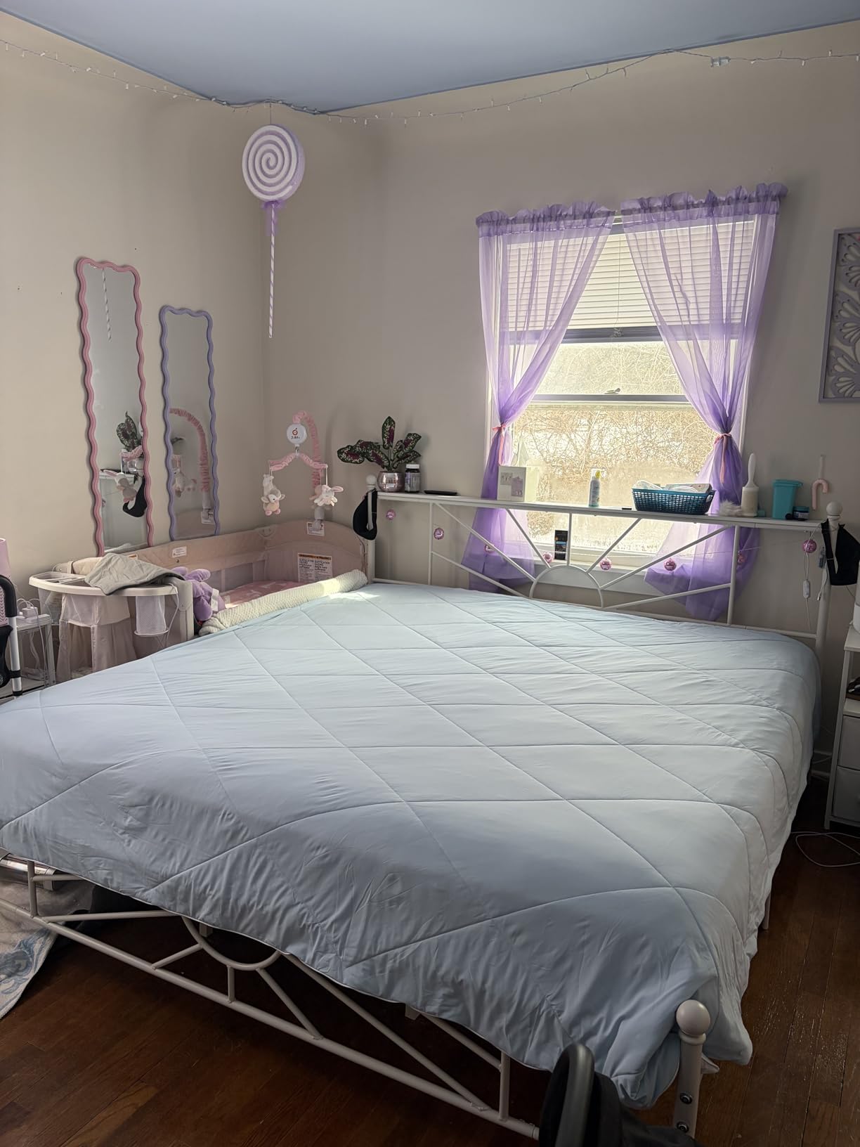 Cooling Comforter - BreezeWeave Cooling Blanket King Size for Hot Sleepers & Deep Rest - Cloud Soft, Breathable, Ultra Durable, Easy Care, Reversible - 108 x 90 in (Light Grey & Dark Grey) customer photo 1