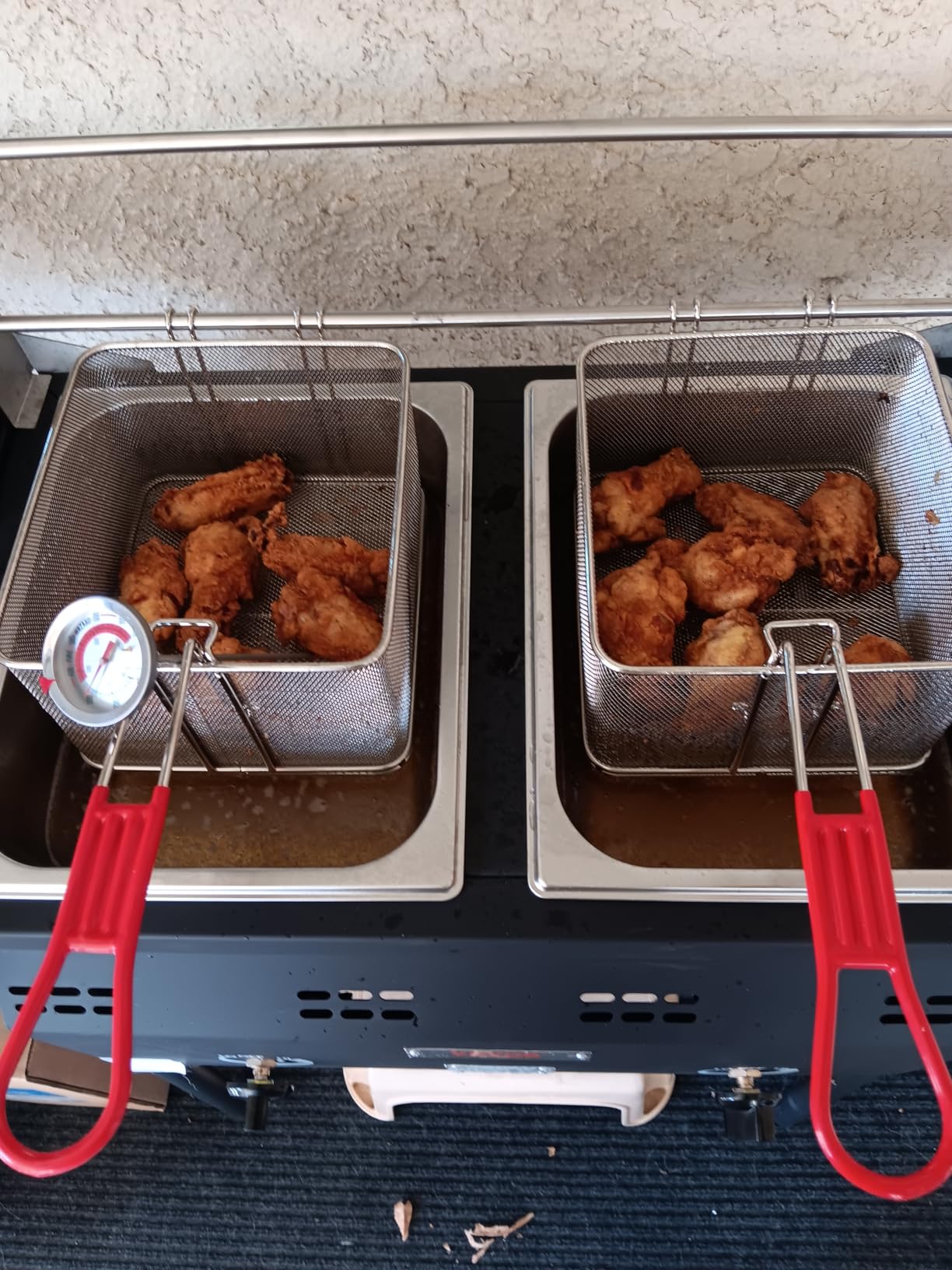 VEVOR Outdoor Propane Deep Fryer, Dual-Tank 16QTx2 Large Capacity Commercial Fryer, Stainless Steel Fish Cooker with 3 Basket, Thermometer, Floor Standing Fryers for Catering Event Camping, 50,000 BTU customer photo 1