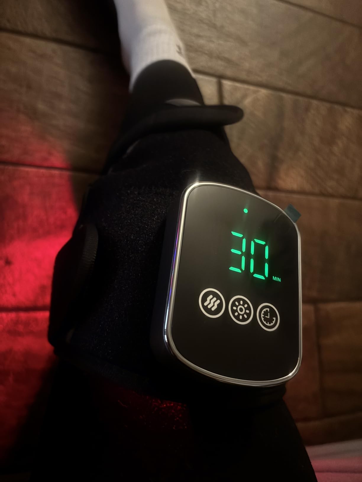 Red Light Therapy Knee Brace with Massage, 3 Vibration Knee Massager with 660nm 850nm Infrared Red Light, 5000mAh Cordless Electric Heated Knee Wrap for Knee Joint Elbow customer photo 1