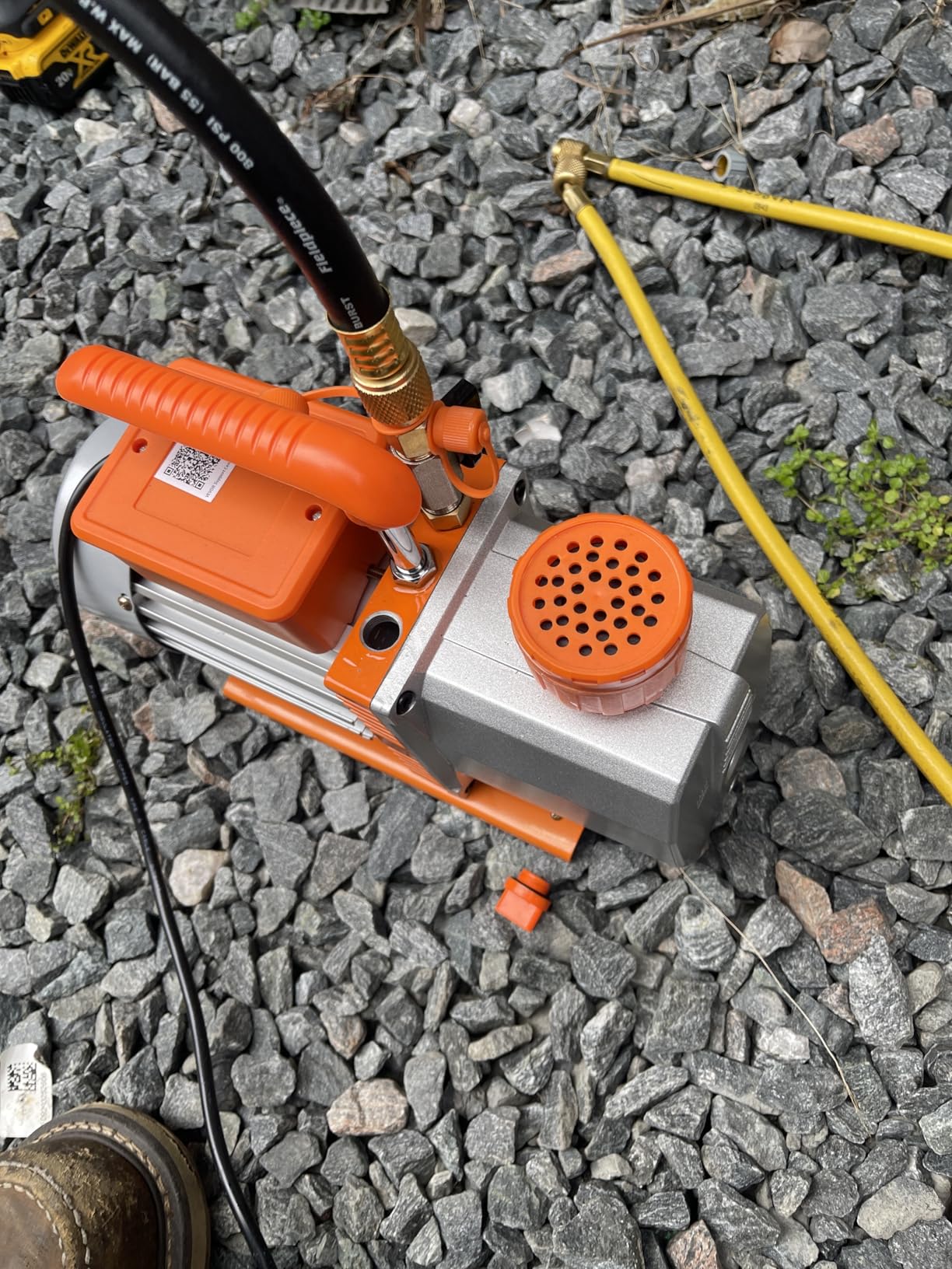 VEVOR Vacuum Pump, 7 CFM 3/4 HP, HVAC Two Stage Rotary Vane AC Vacuum Pump, for R134a R22 R410a R1234YF R32, 4 Pole Motor, for Automotive Air Conditioner Maintenance Resin Degassing, Oil Included customer photo 1