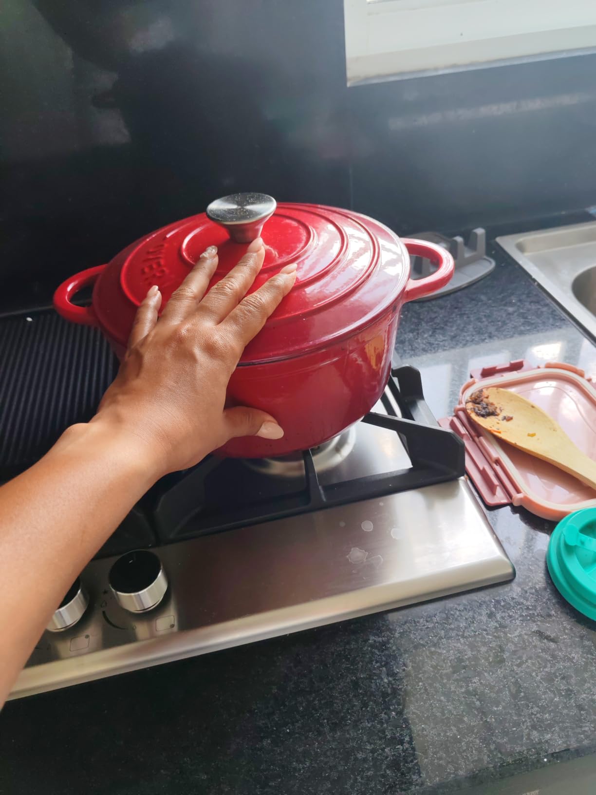 Overmont Enameled Cast Iron Dutch Oven - 5.5QT Pot with Lid Cookbook & Cotton Potholders - Heavy-Duty Cookware for Braising, Stews, Roasting, Sourdough Baking White customer photo 2