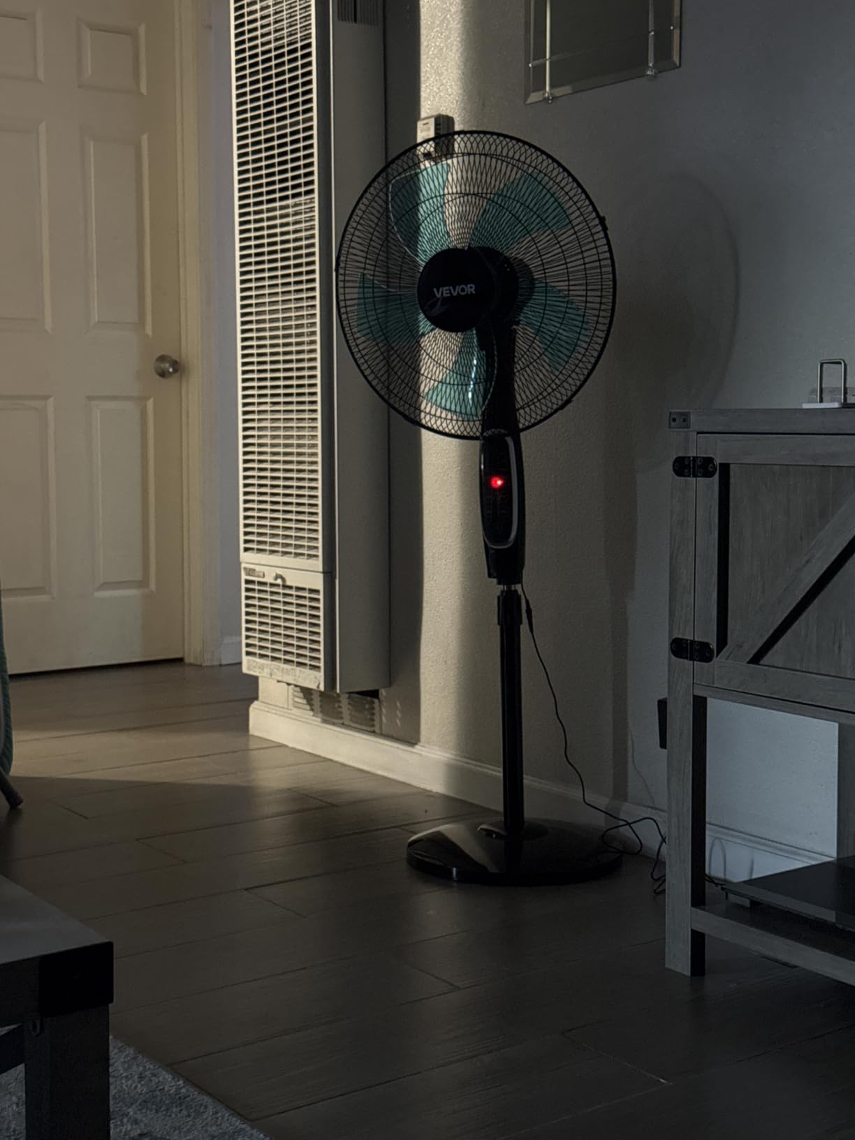 VEVOR 30-Inch High Velocity Pedestal Fan, 9100 CFM Industrial Standing Floor Fan with 85° Oscillating, 3-Speed Adjustable Height, IP44 Waterproof, Carbon Steel for Commercial, Garage, Workshop, Black customer photo 1