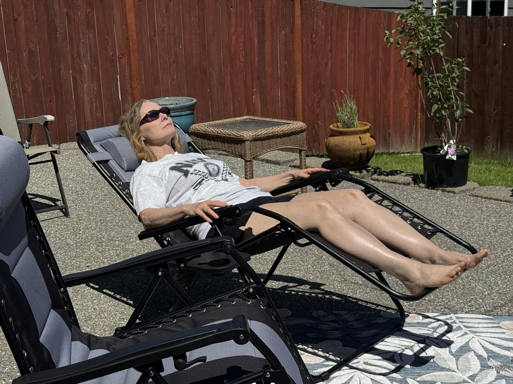 Sweetcrispy Zero Gravity Chairs Set of 2, Outdoor Folding Reclining Lounge Chair with Cup Holder Tray & Adjustable Pillow, Portable Camping Beach Patio Poolside Lawn Yard Chair, Classic Blue customer photo 2