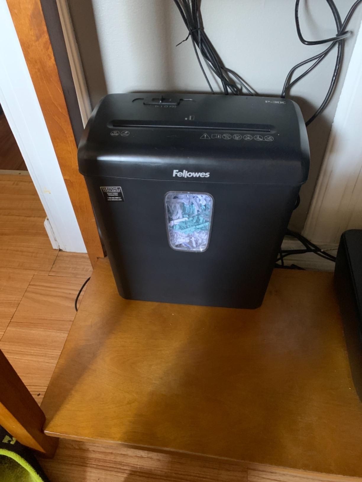 Fellowes Powershred 60Cs 10-Sheet Cross-Cut Paper and Credit Card Shredder with SafeSense Technology (4606001) customer photo 1