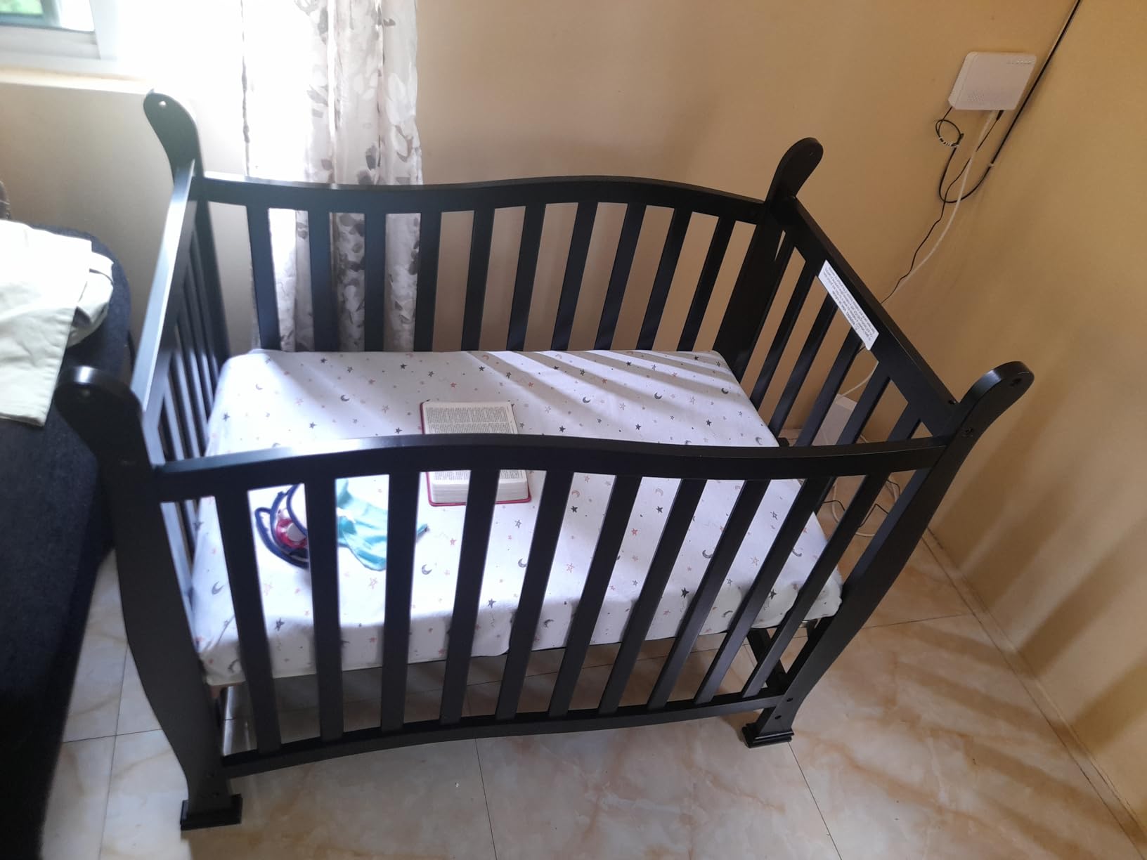 Dream On Me Violet 4-in-1 Convertible Mini Baby Crib in White, Pinewood, 1” Mattress Pad, 3 Mattress Heights, Converts to Mini Day Bed & Twin-Size Bed, GreenGuard Gold & BSA Certified customer photo 2