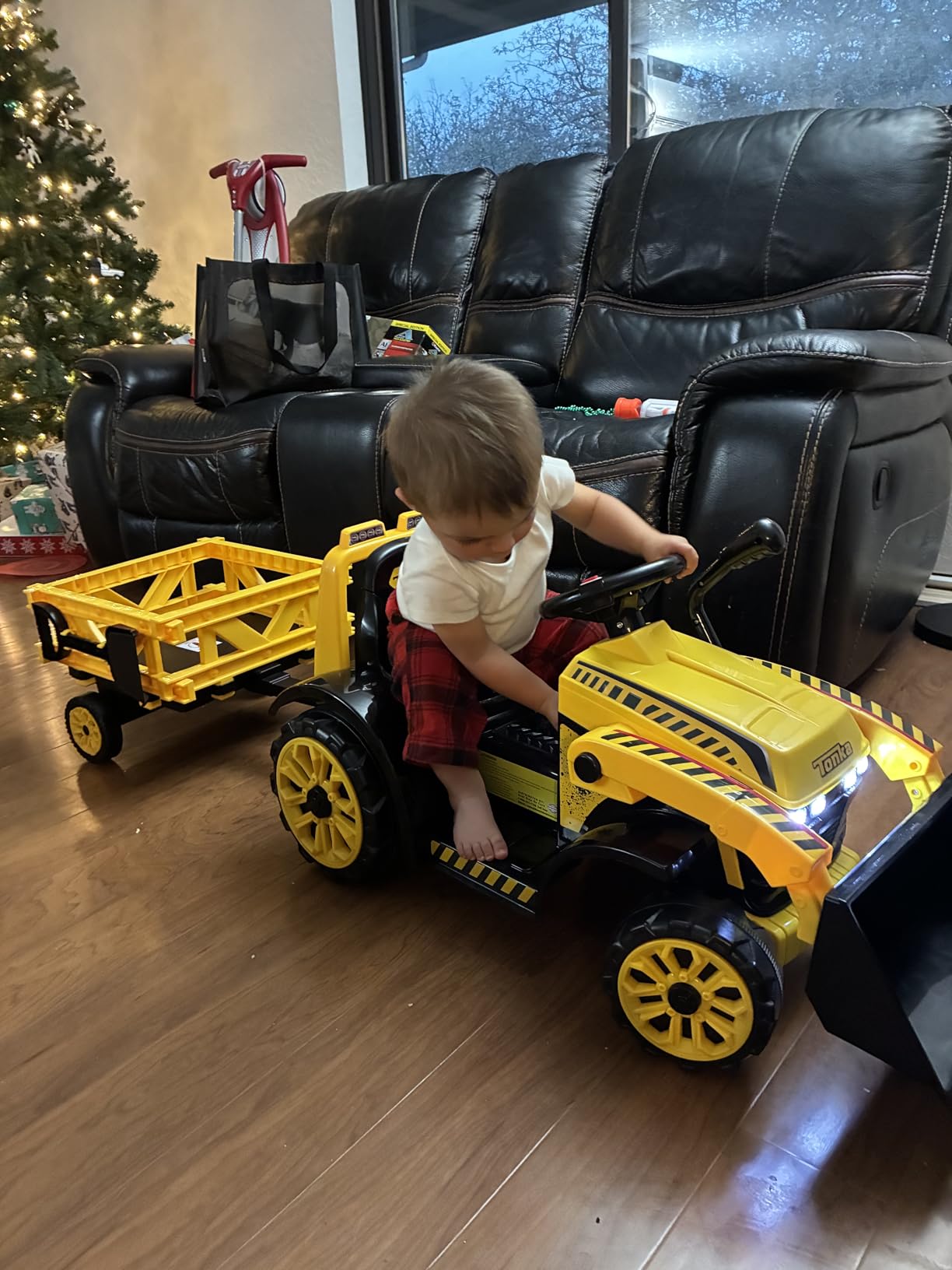 Costzon Ride on Excavator, Ride on Construction Vehicles w/Helmet, 3 Toy Stones, Realistic Sound, Adjustable Bucket & Under Seat Storage, Bulldozer Ride on Toy Gift for Kids Boys & Girls customer photo 1