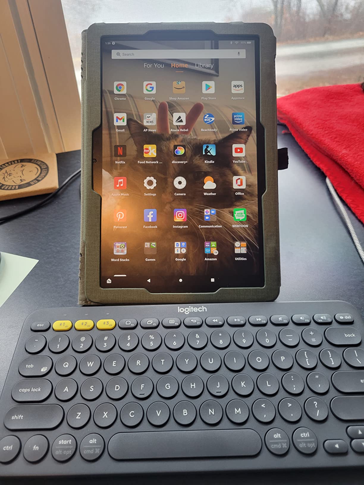 Amazon Fire HD 10 (2021) customer photo 1