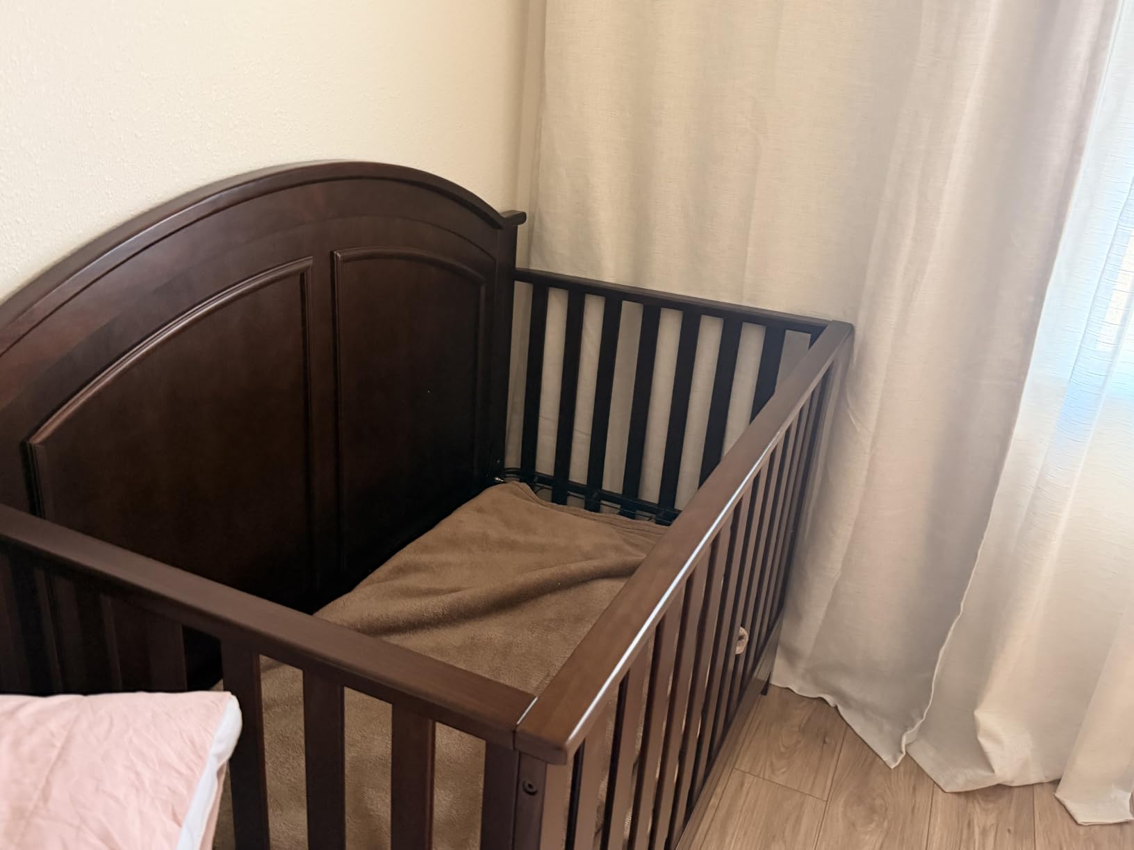Delta Children Perry 6-in-1 Convertible Crib - Greenguard Gold Certified, Walnut Espresso customer photo 2