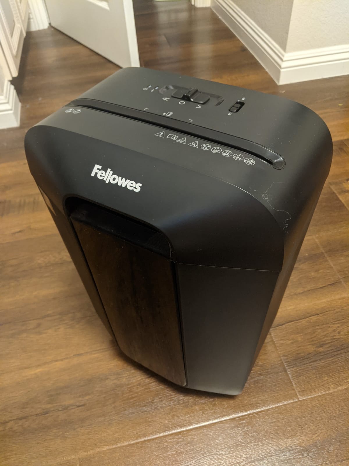Fellowes LX50-DB 9-Sheet Cross-Cut Household Paper Shredder customer photo 2