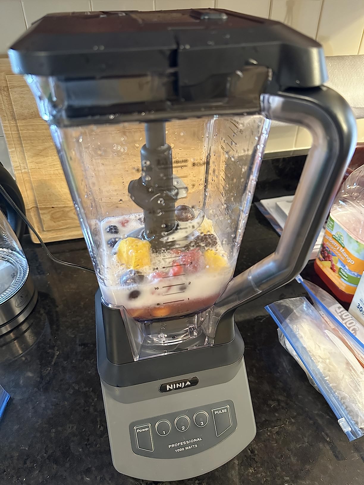 Ninja Blender for Smoothies & Shakes, 1000W, 72oz Pitcher, Black, NJ601AMZ customer photo 2