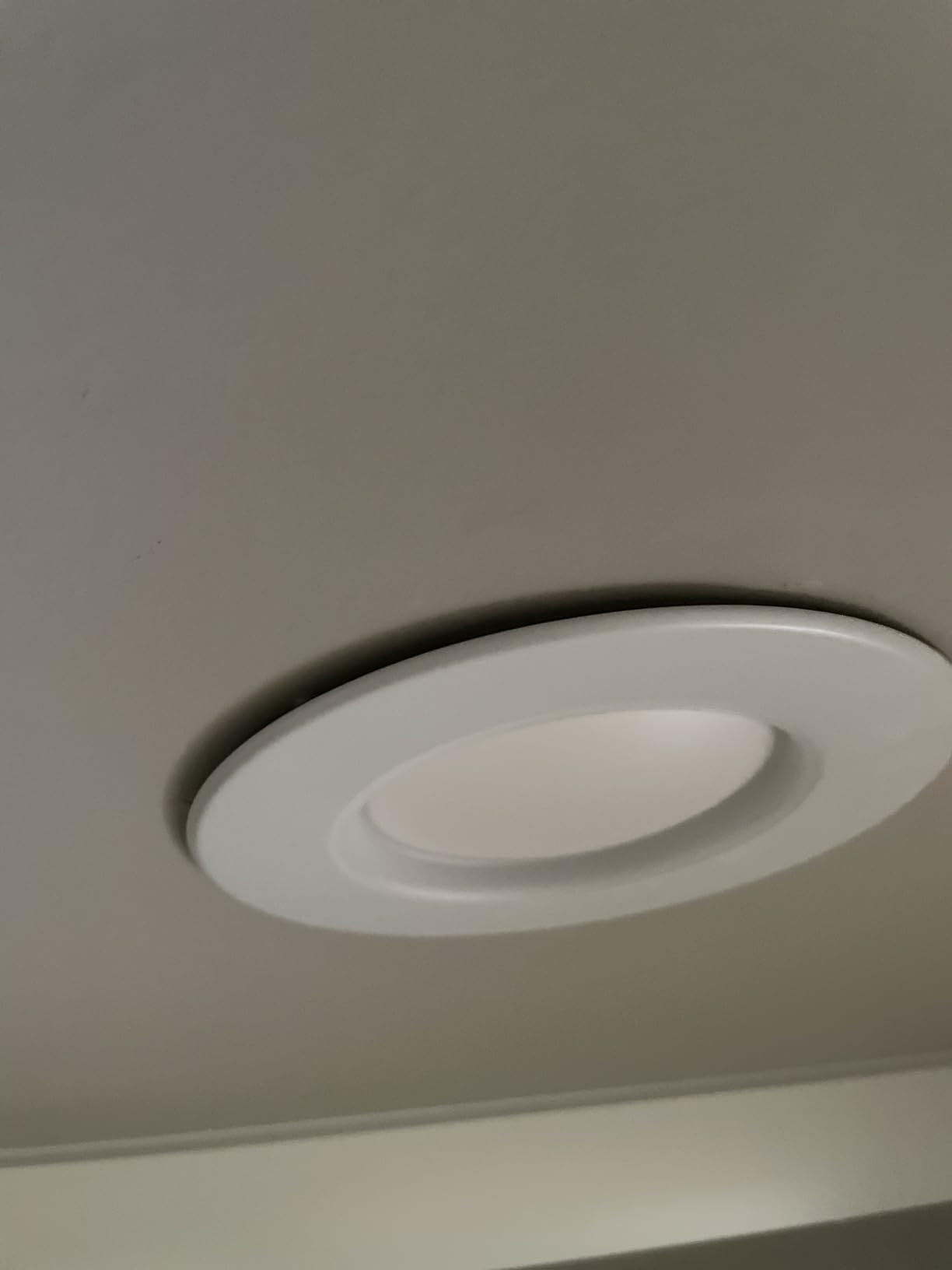 Philips Hue Smart Retrofit Recessed 5/6 Inch LED Downlight, 4-Pack customer photo 1