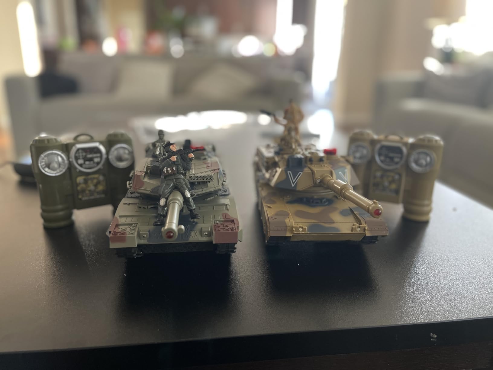 Supdex 1/24 RC Battle Tank Set, Remote Control USA M1A2 and Ger Leopard II Army Toy that Shoots, 2.4G Tank Model Toy for Boys Age 8+ Year Old with Sound Effects, Lights and Smoke customer photo 1