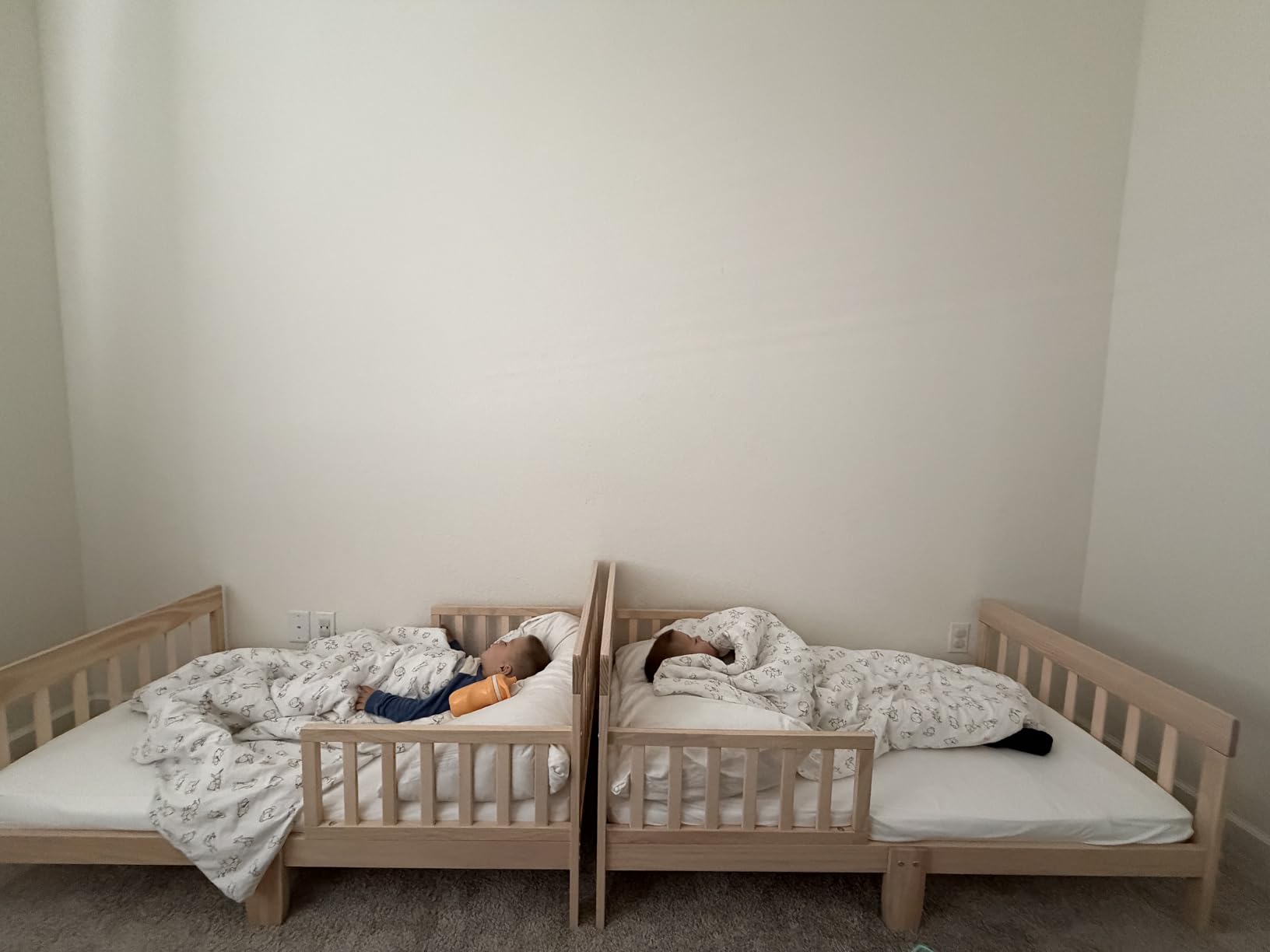 Dream On Me Finn Toddler Bed, GREENGUARD Gold, Pinewood, Vintage White Oak customer photo 1