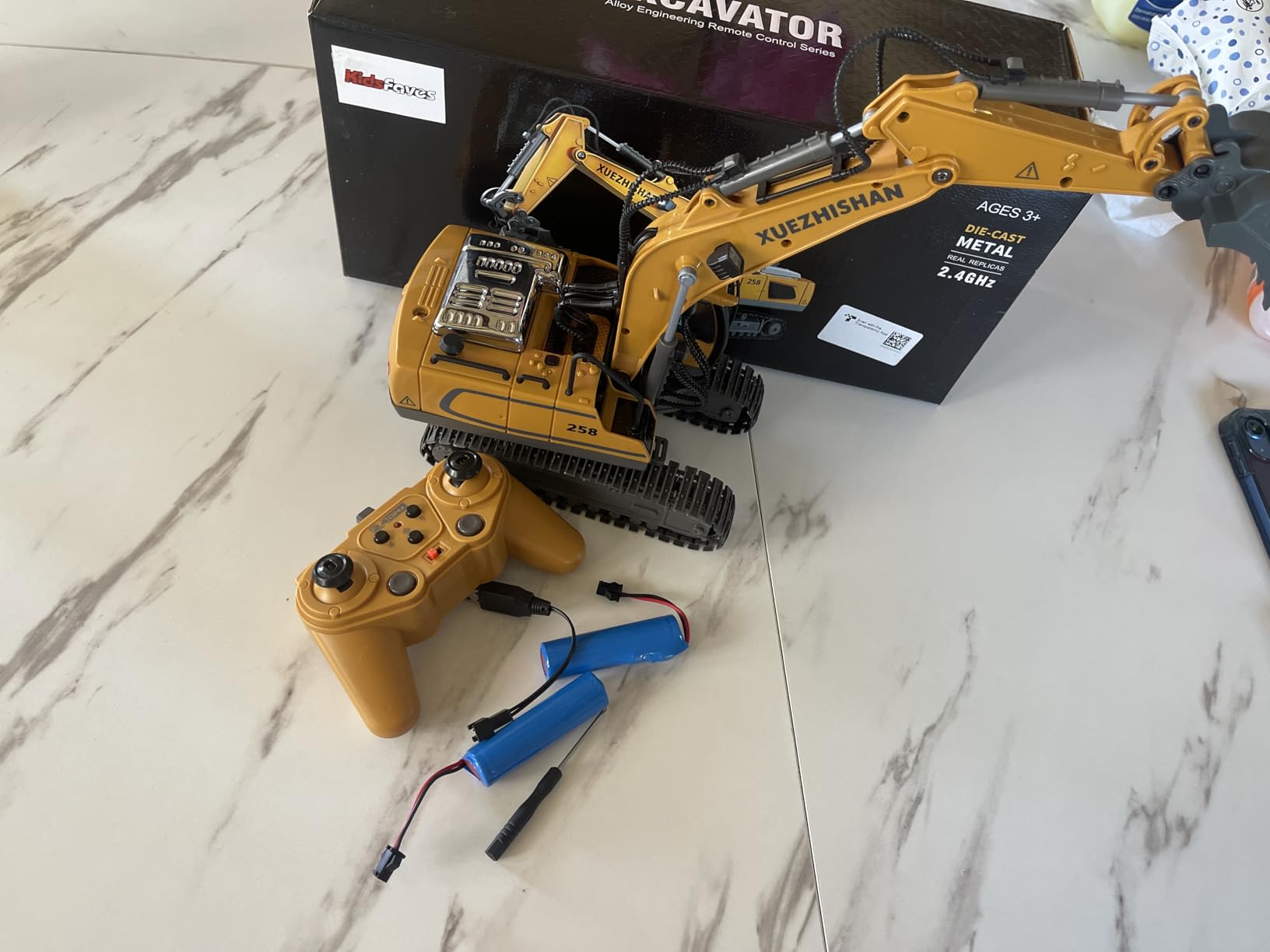 KidsFaves Remote Control Excavator Toys for Boys Realistic Metal Bucket customer photo 2