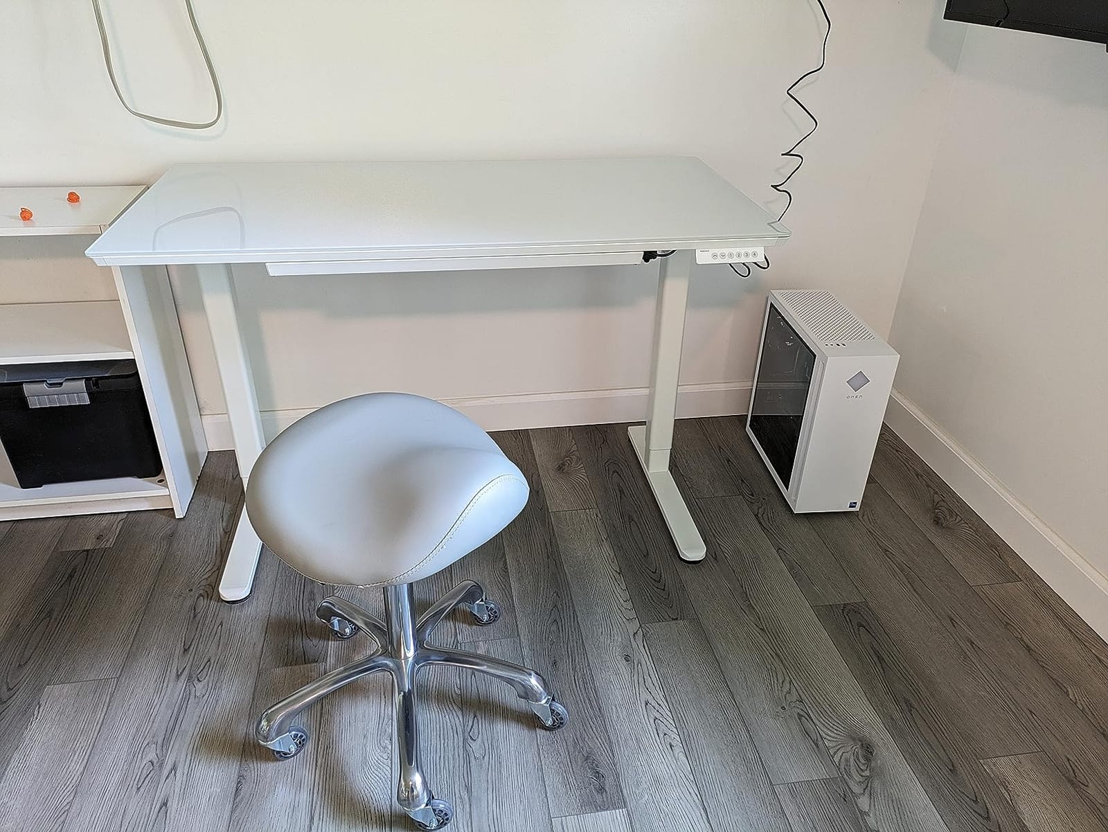 INNOVAR Glass Standing Desk with Drawers 48×24 Inch Super White customer photo 2