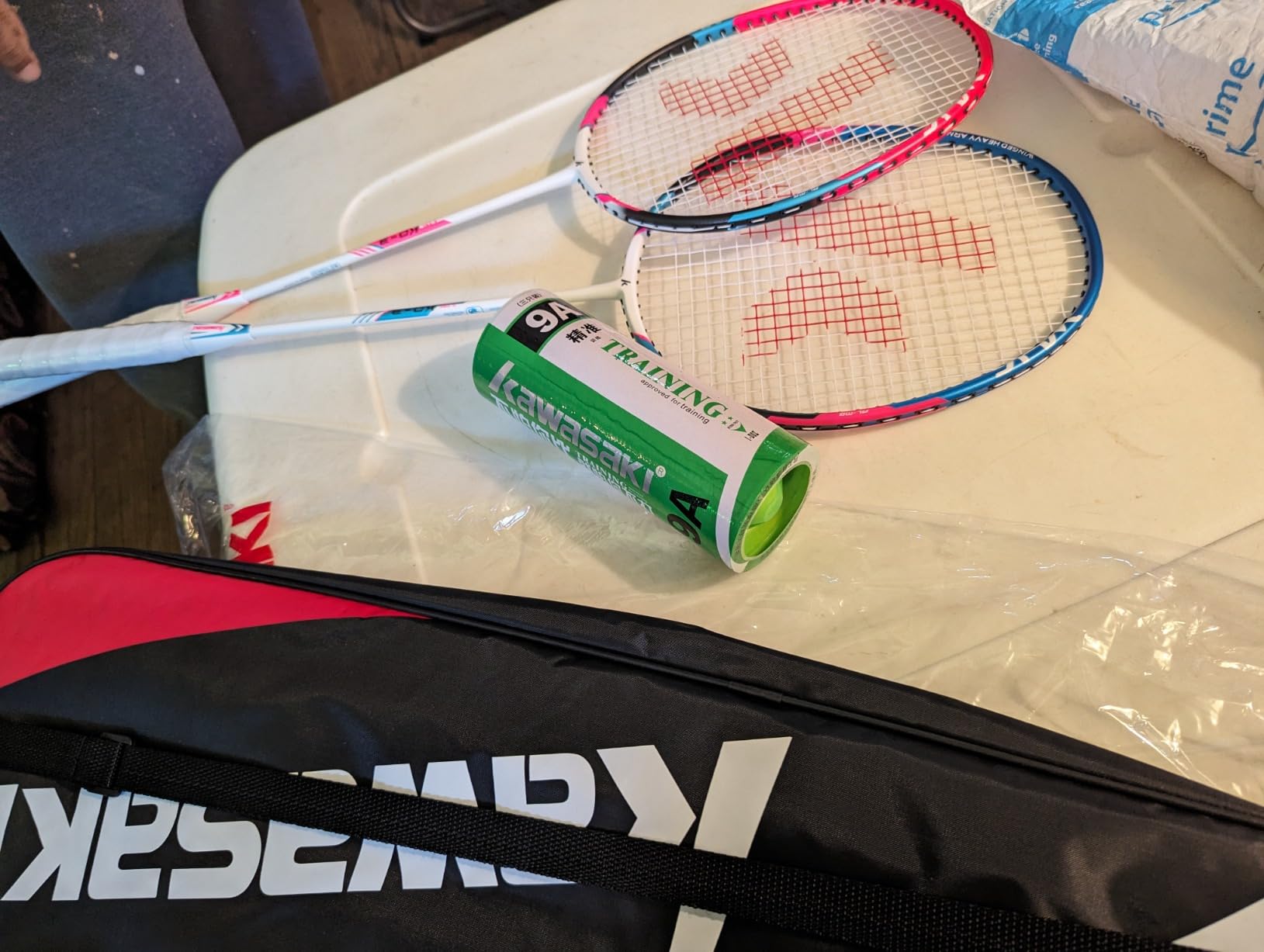 Kawasaki Badminton Rackets, Professional Graphite Shaft Badminton Set of 2 for Backyard, with 2 Lightweight Carbon Badminton Racquets/3 Badminton Shuttlecocks/2 Racquet Overgrips/1 Carry Bag customer photo 1