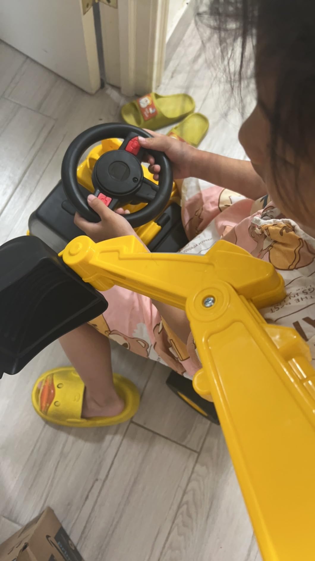 Costzon Ride on Excavator, Licensed Caterpillar Kids Excavator Digger w/Rotatable Digging Bucket, Under-seat Storage, Construction Vehicles for Kids, Ride on Toys for Toddlers 1-3 Gift (Digger) customer photo 2