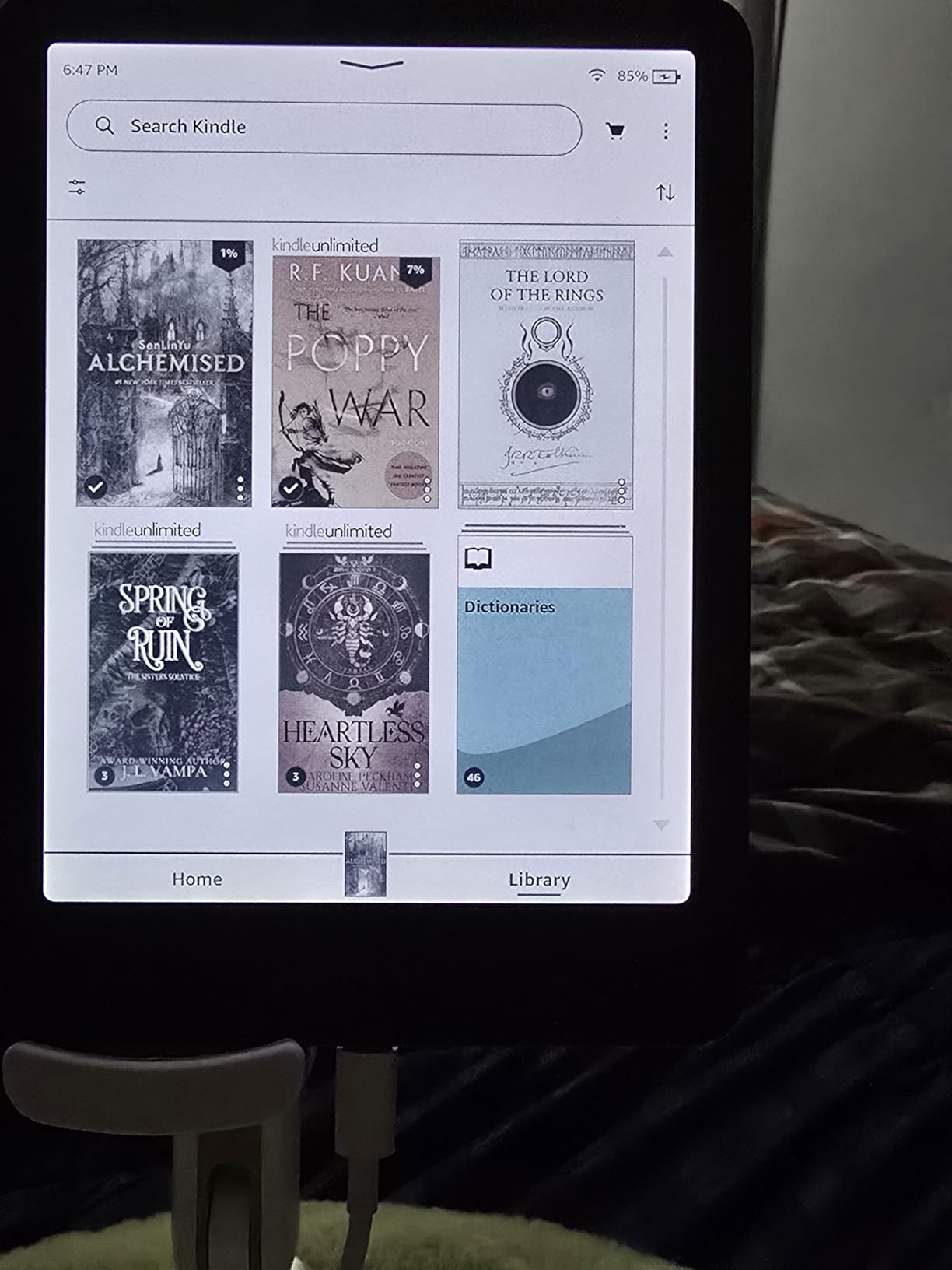 Like-New Amazon Kindle Colorsoft Signature Edition 32GB (2024 model) – With color display, auto-adjusting front light, wireless charging, and long battery life - Metallic Black customer photo 1