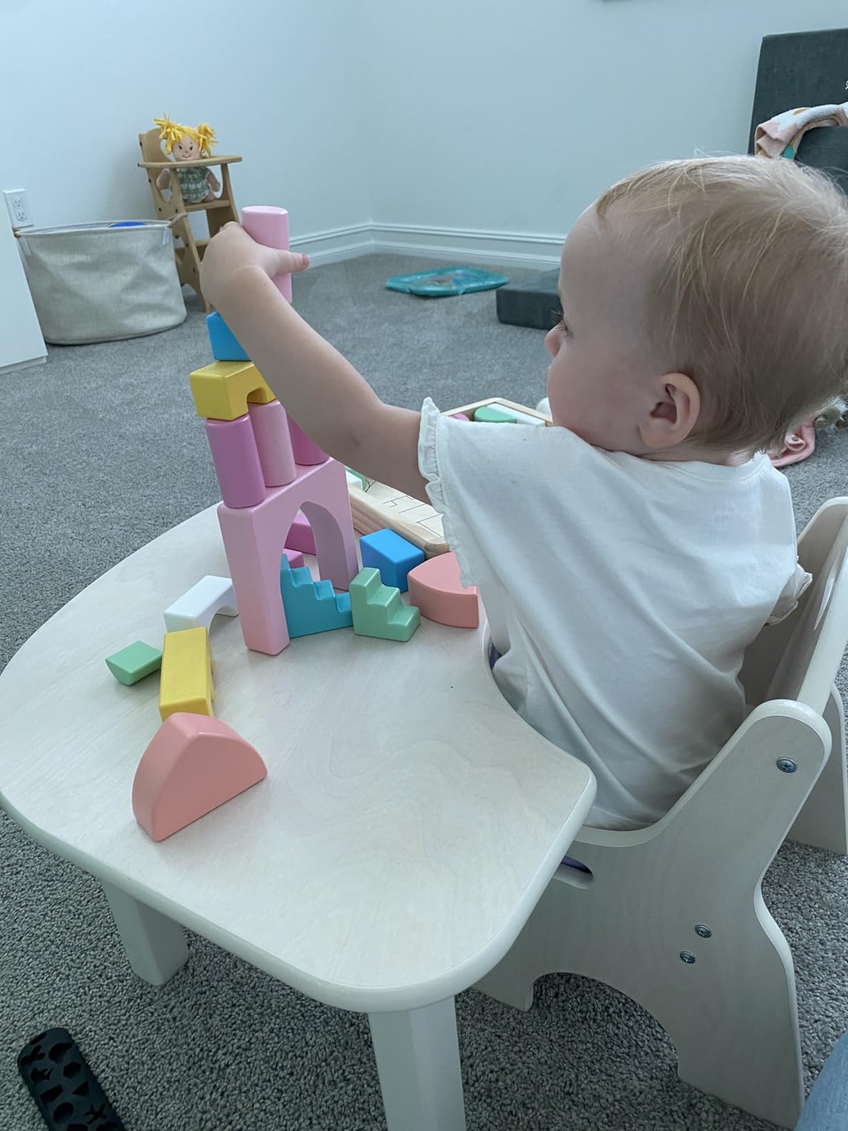 Fisher-Price Wood Castle Block Set, 28 Pieces, Ages 2+ customer photo 1
