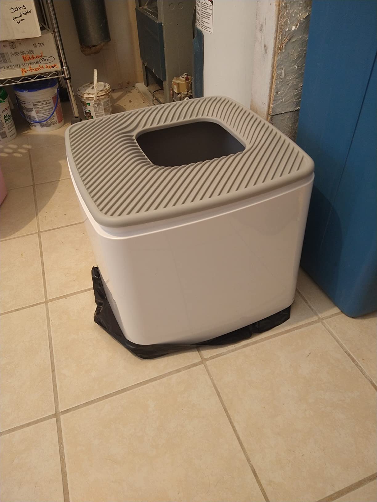 IRIS USA Cat Litter Box, Top Entry, Dog Proof, Covered, Scoop, Gray customer photo 1
