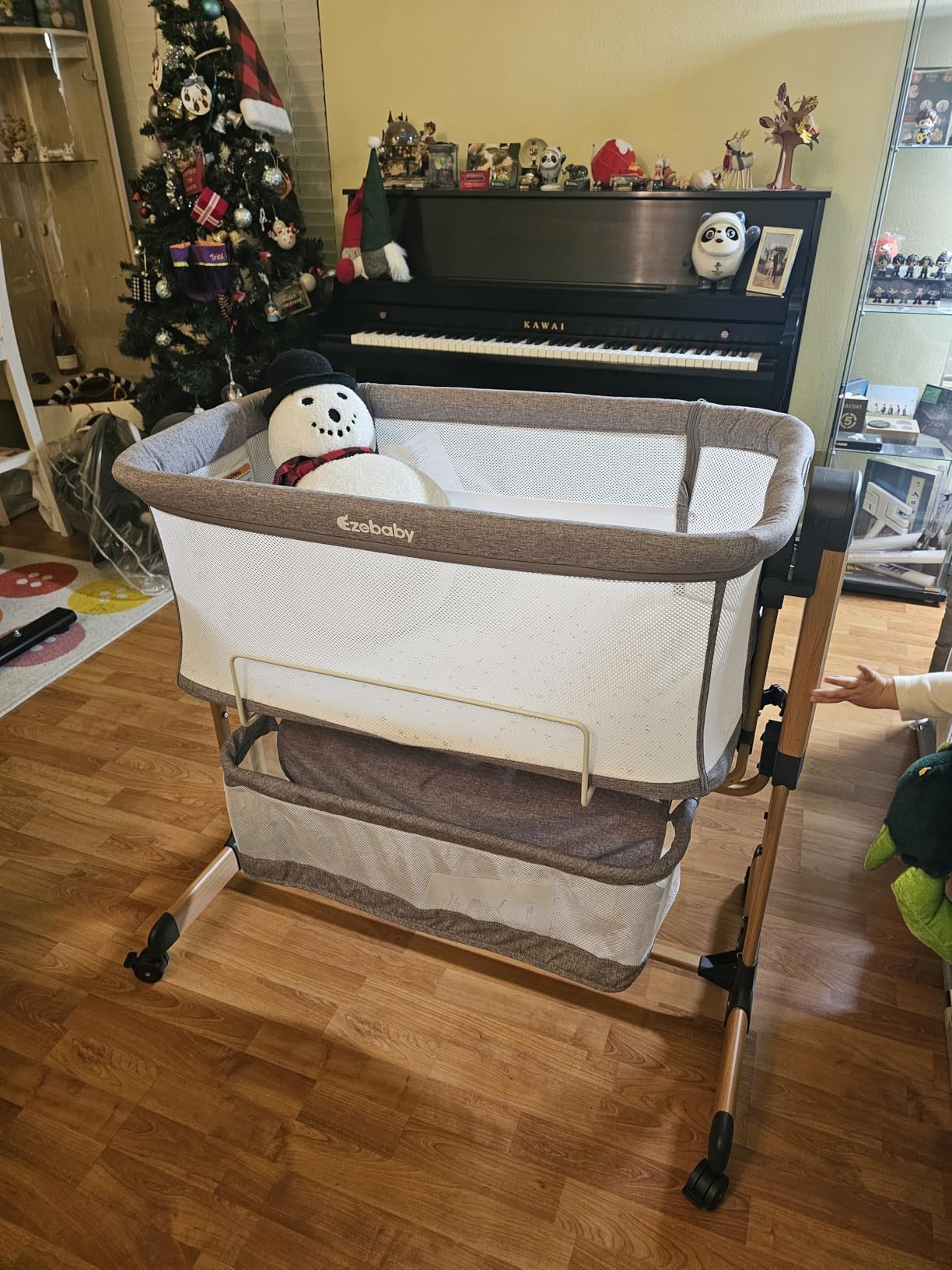 Ezebaby 3-in-1 Baby Bassinet, Rocking Baby Bassinets Bedside Sleeper, Adjustable Portable Crib for Newborn Infant with Wheels Storage Basket and Mesh Sides customer photo 1
