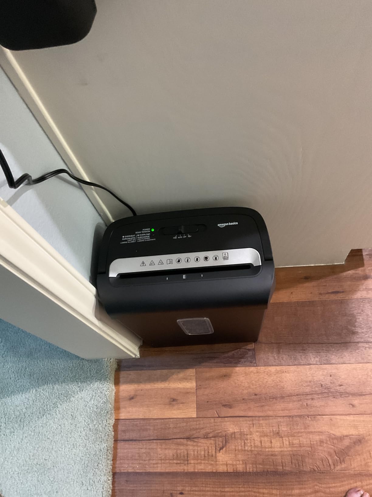Amazon Basics 6-Sheet High Security Micro Cut Paper and Credit Card Shredder, 3.7 Gallon, Handles Staples, Compact Design for Home, Black customer photo 2
